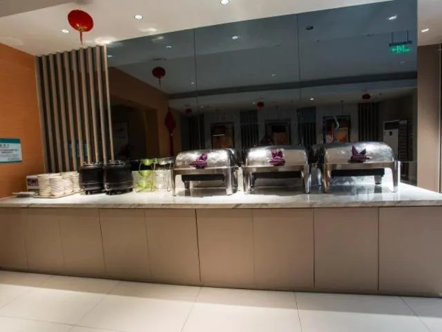 Restaurant/places to eat in Jinjiang Inn Shanghai Hongqiao Hinge Tianshan West Road