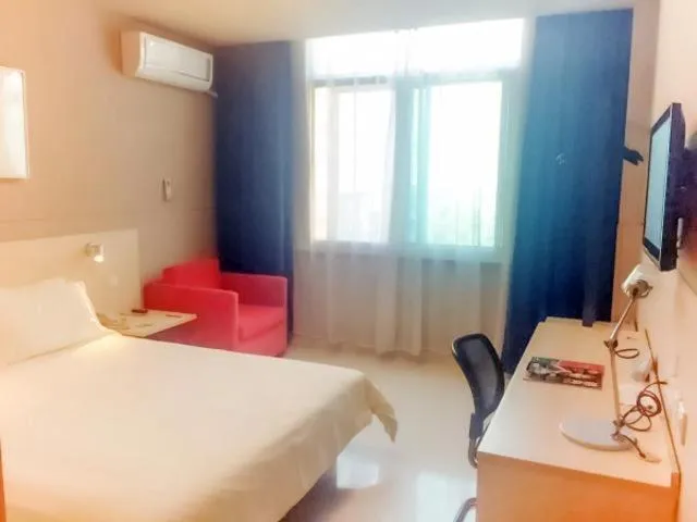 Bed in Jinjiang Inn Wuxi Central Station