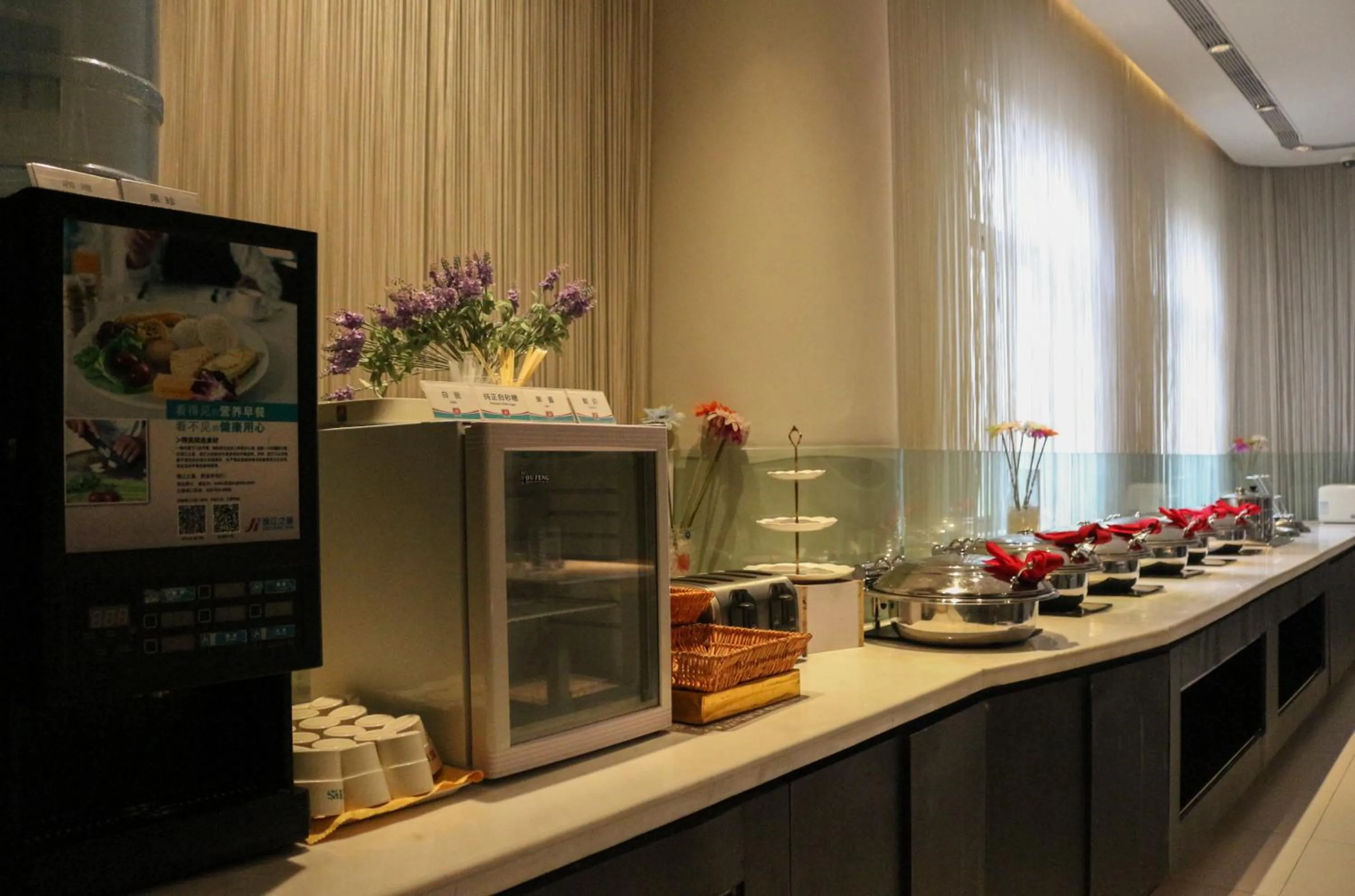 Buffet breakfast in Jinjiang Inn Shanghai Chedun Studios