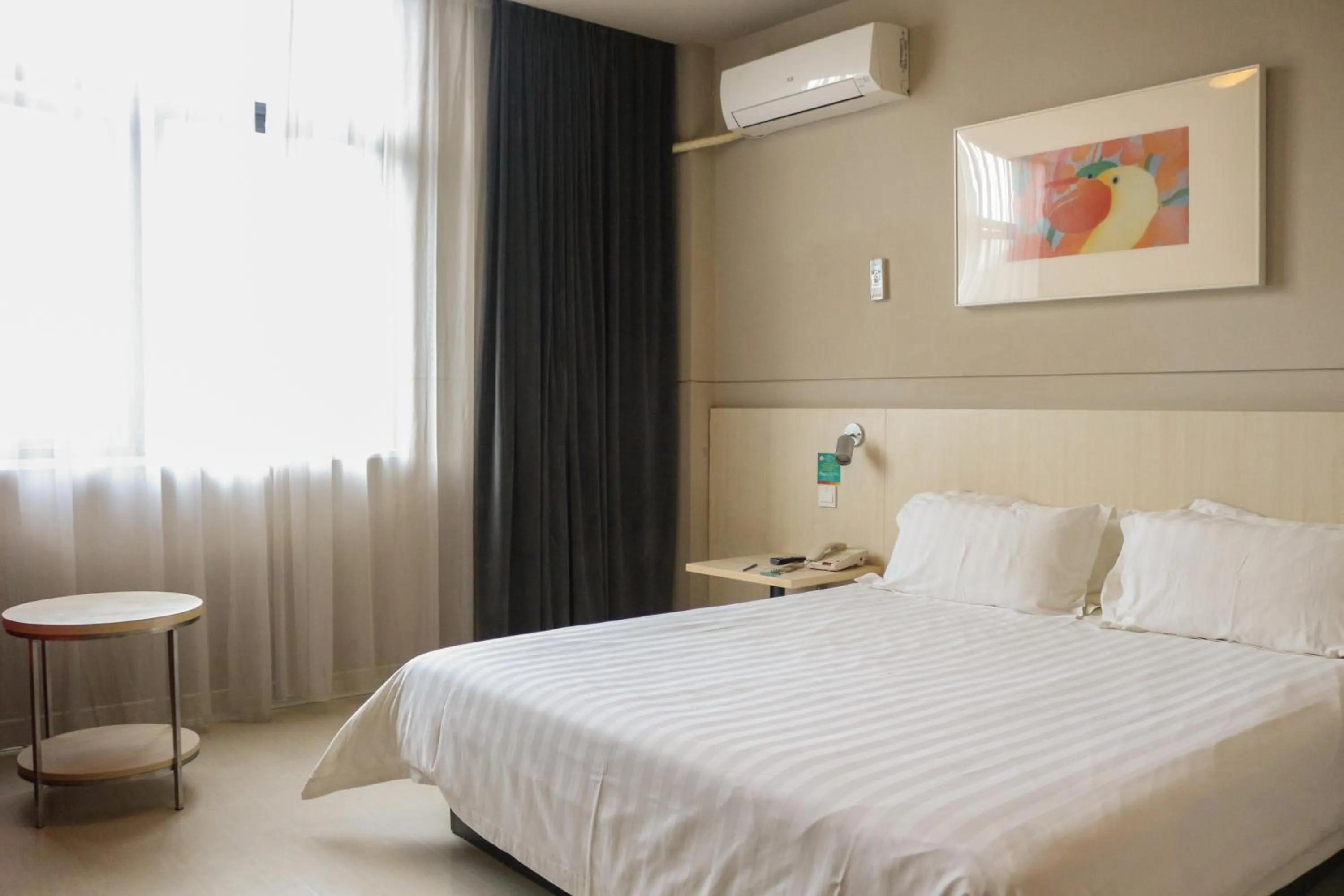 Bed in Jinjiang Inn Shanghai Chedun Studios