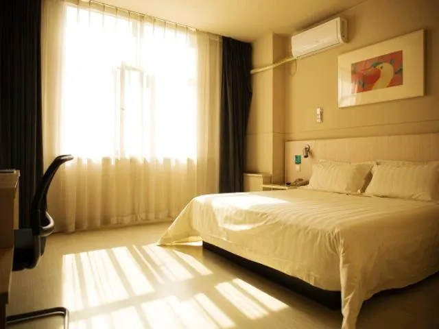 Bed in Jinjiang Inn Zhangjiakou Xuanhua Bus Station