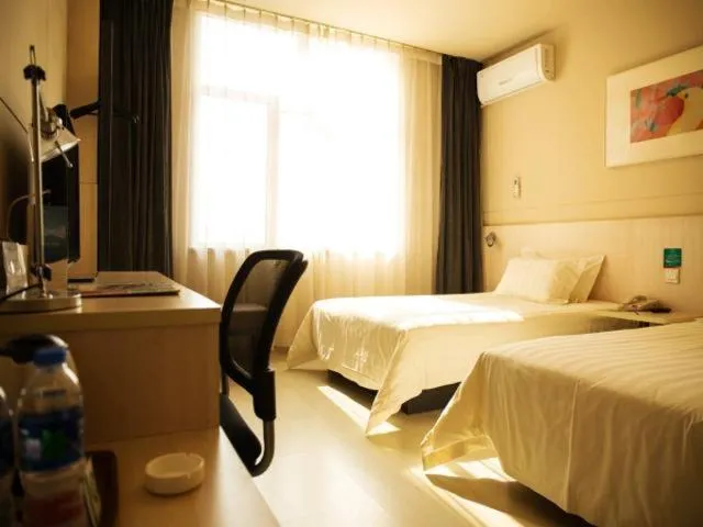 Bed in Jinjiang Inn Zhangjiakou Xuanhua Bus Station