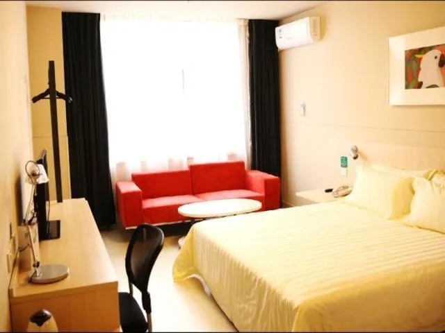 Bed in Jinjiang Inn Zhangjiakou Xuanhua Bus Station