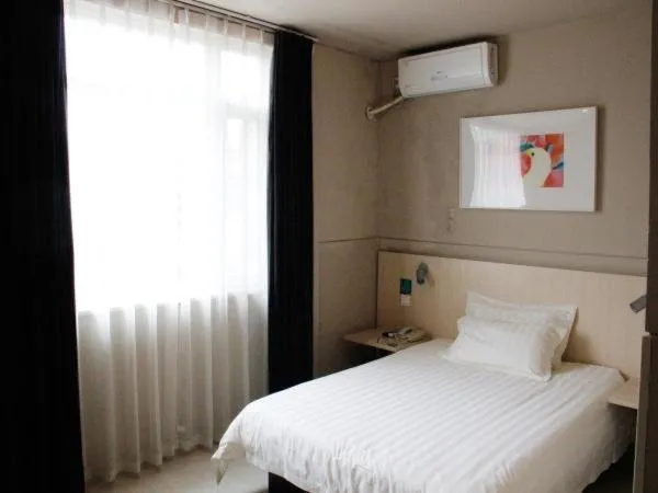 Bed in Jinjiang Inn Chengdu Dufu Thatched Cottage