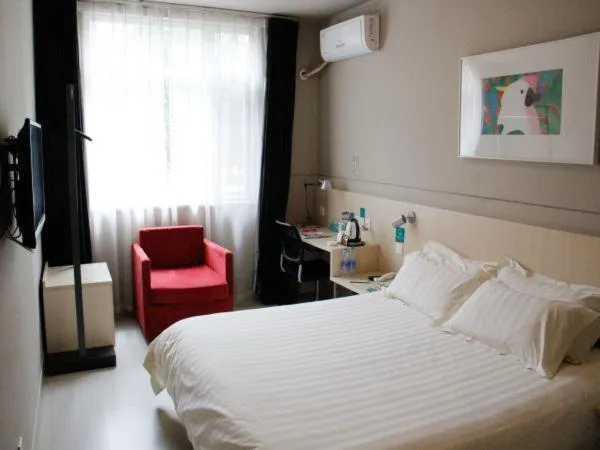 Bed in Jinjiang Inn Chengdu Dufu Thatched Cottage