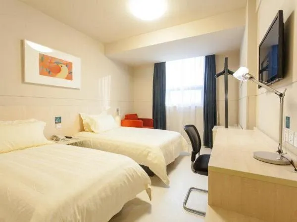 Bed in Jinjiang Inn Anyang Railway Station