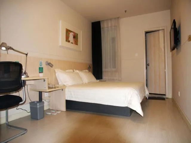 Bed in Jinjiang Inn Zhangjiakou Xuanhua People's Park