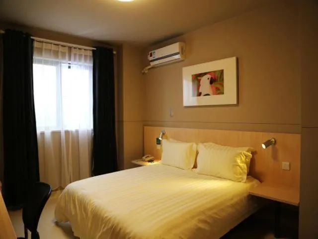 Bed in Jinjiang Inn Shanghai Zhangjiang Financial Information Park