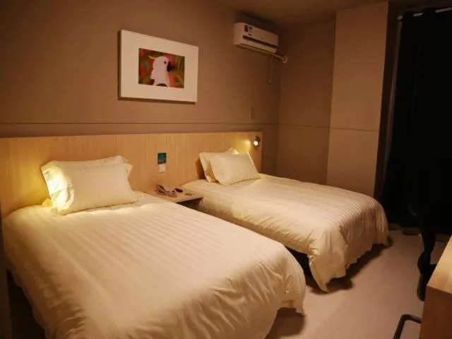 Bed in Jinjiang Inn Shanghai Zhangjiang Financial Information Park