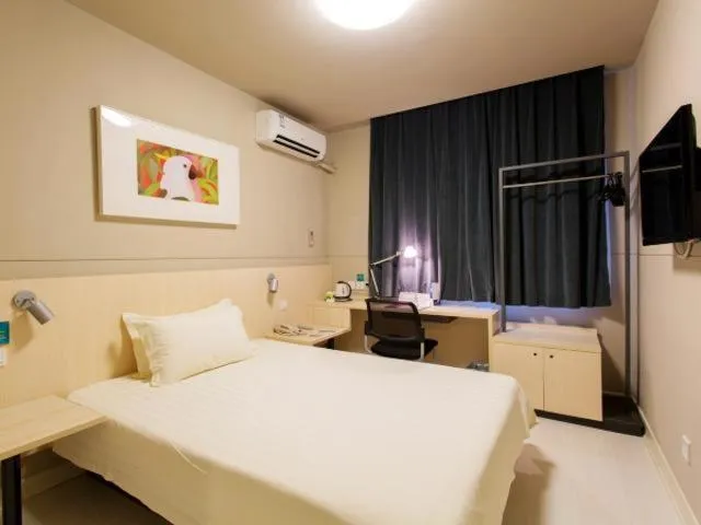 Bed in Jinjiang Inn Changsha Middle Shuguang Road National Civil Service Training Centre