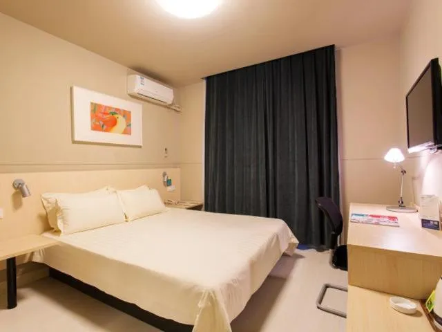Bed in Jinjiang Inn Changsha Middle Shuguang Road National Civil Service Training Centre