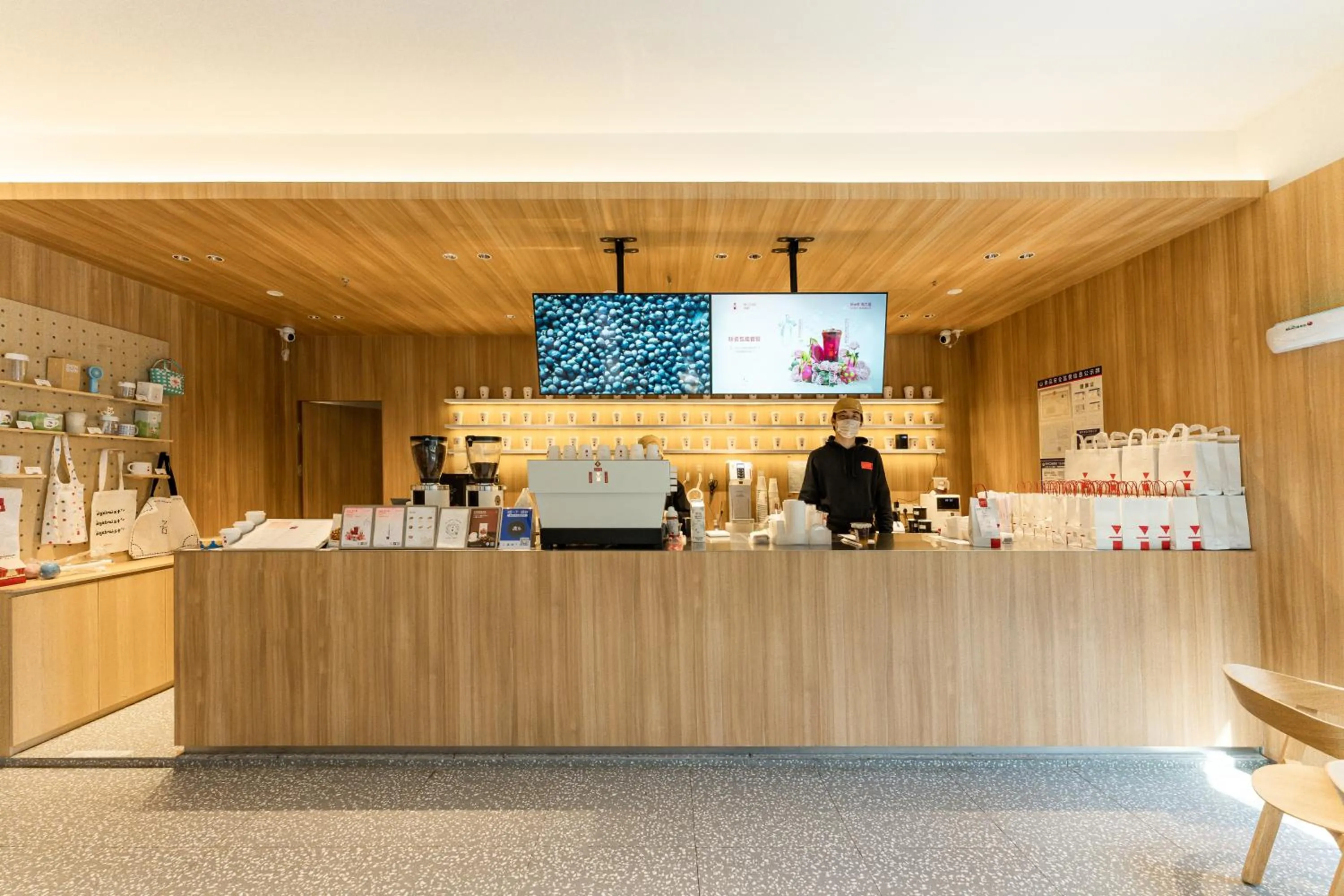 Lobby or reception in Holiday Inn Express Suzhou Dushu Lake Xi`an Jiaotong-Liverpool University by IHG