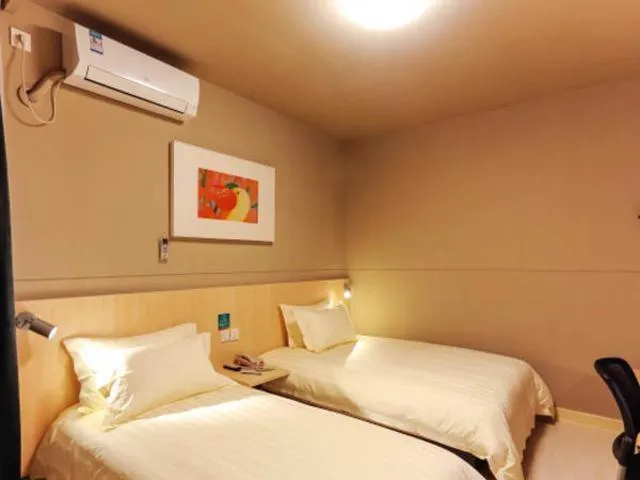Bed in Jinjiang Inn Shanghai Baoshan Youyi Road