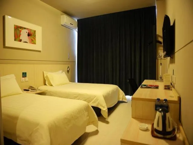 Bed in Jinjiang Inn Langfang Wanda Plaza