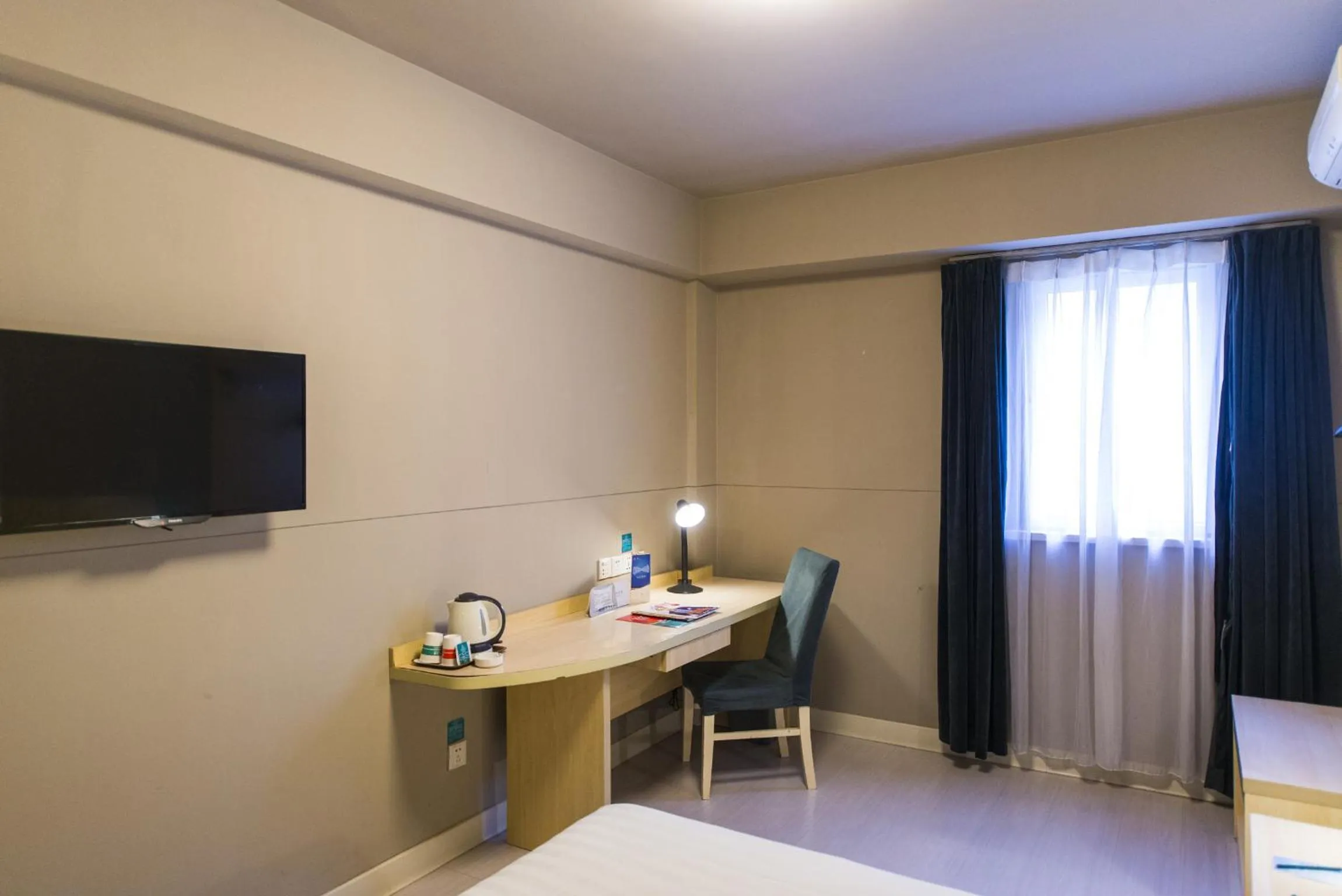 Bedroom, Bed in Jinjiang Inn Langfang Wanda Plaza