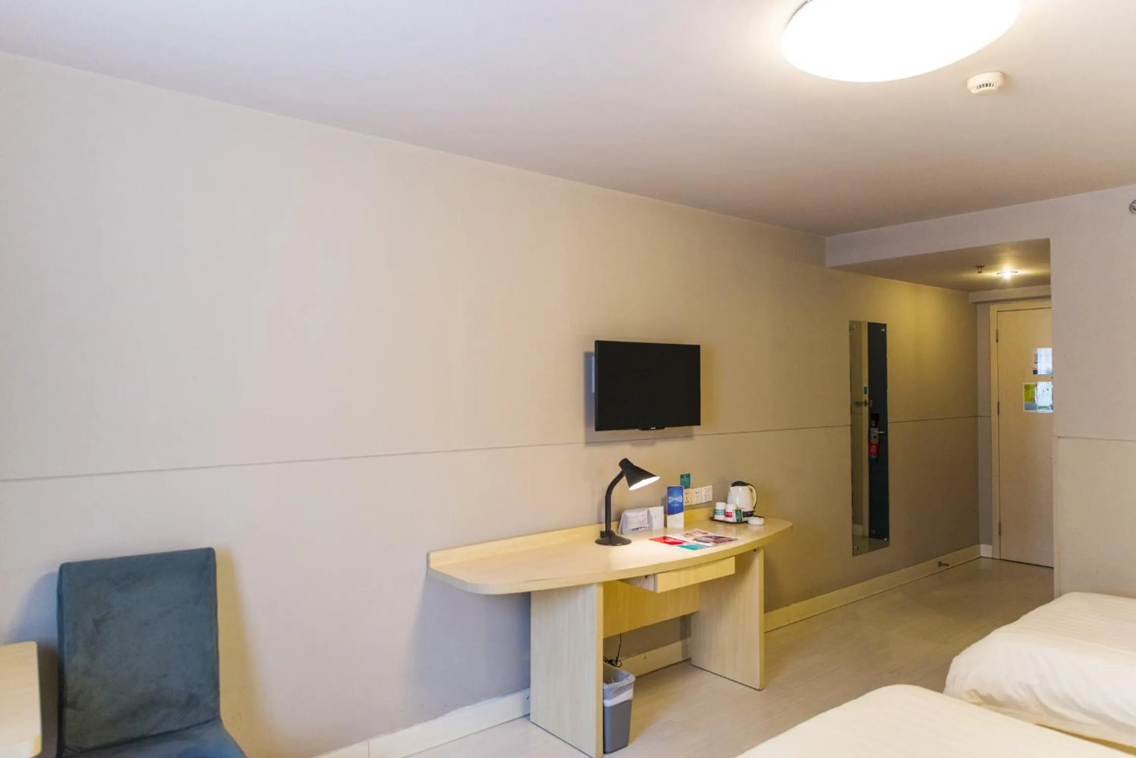 Bedroom, Bed in Jinjiang Inn Select Shenzhen Nanshan Science and Technology Park
