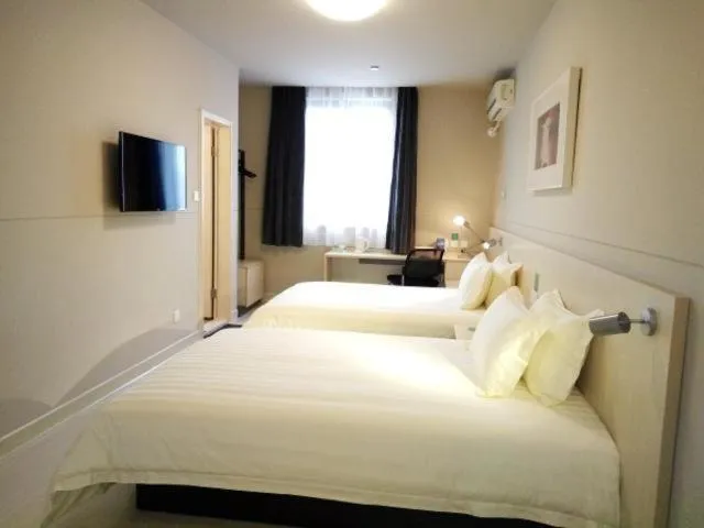 Bedroom, Bed in Jinjiang Inn Shanghai International Tourist Resort Xiuyan Road Subway Station