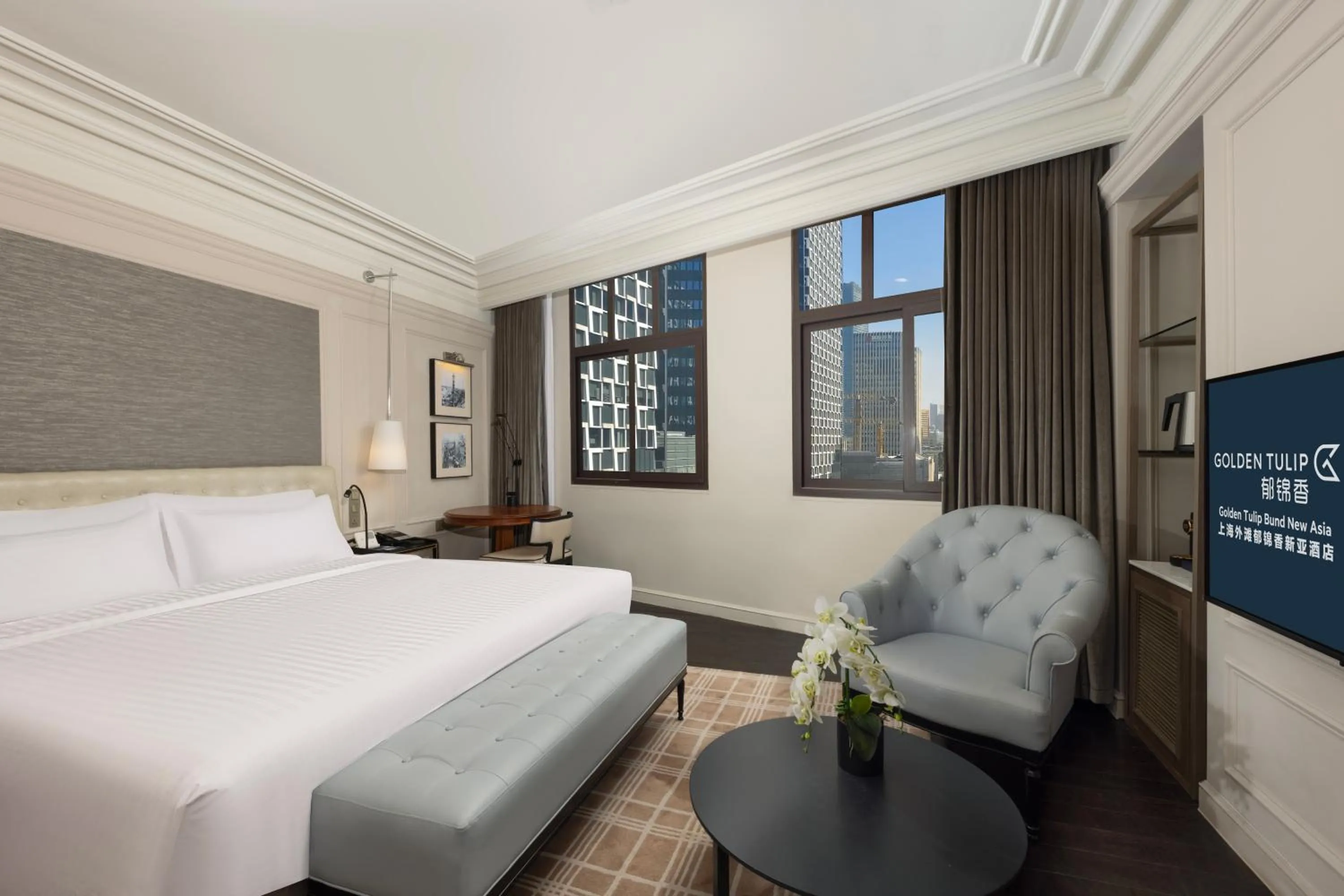 Photo of the whole room, Bed in Golden Tulip New Asia Hotel The Bund Shanghai