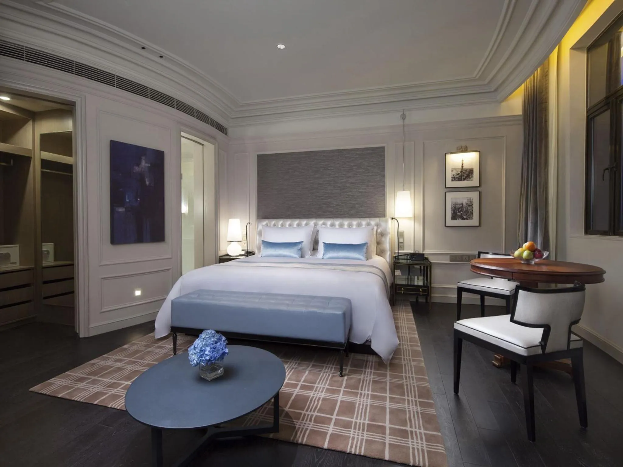 Photo of the whole room, Bed in Golden Tulip New Asia Hotel The Bund Shanghai