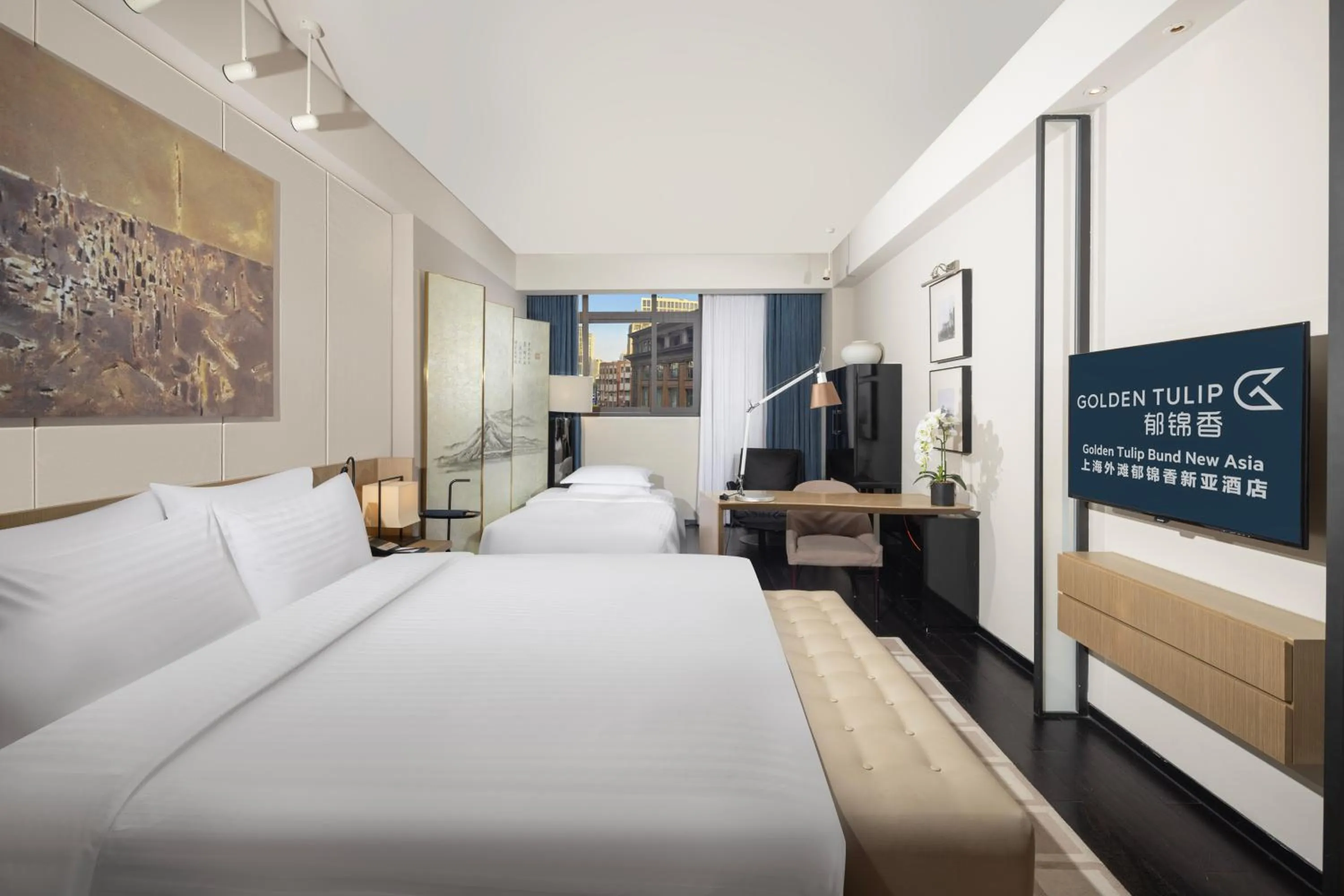 Photo of the whole room, Bed in Golden Tulip New Asia Hotel The Bund Shanghai