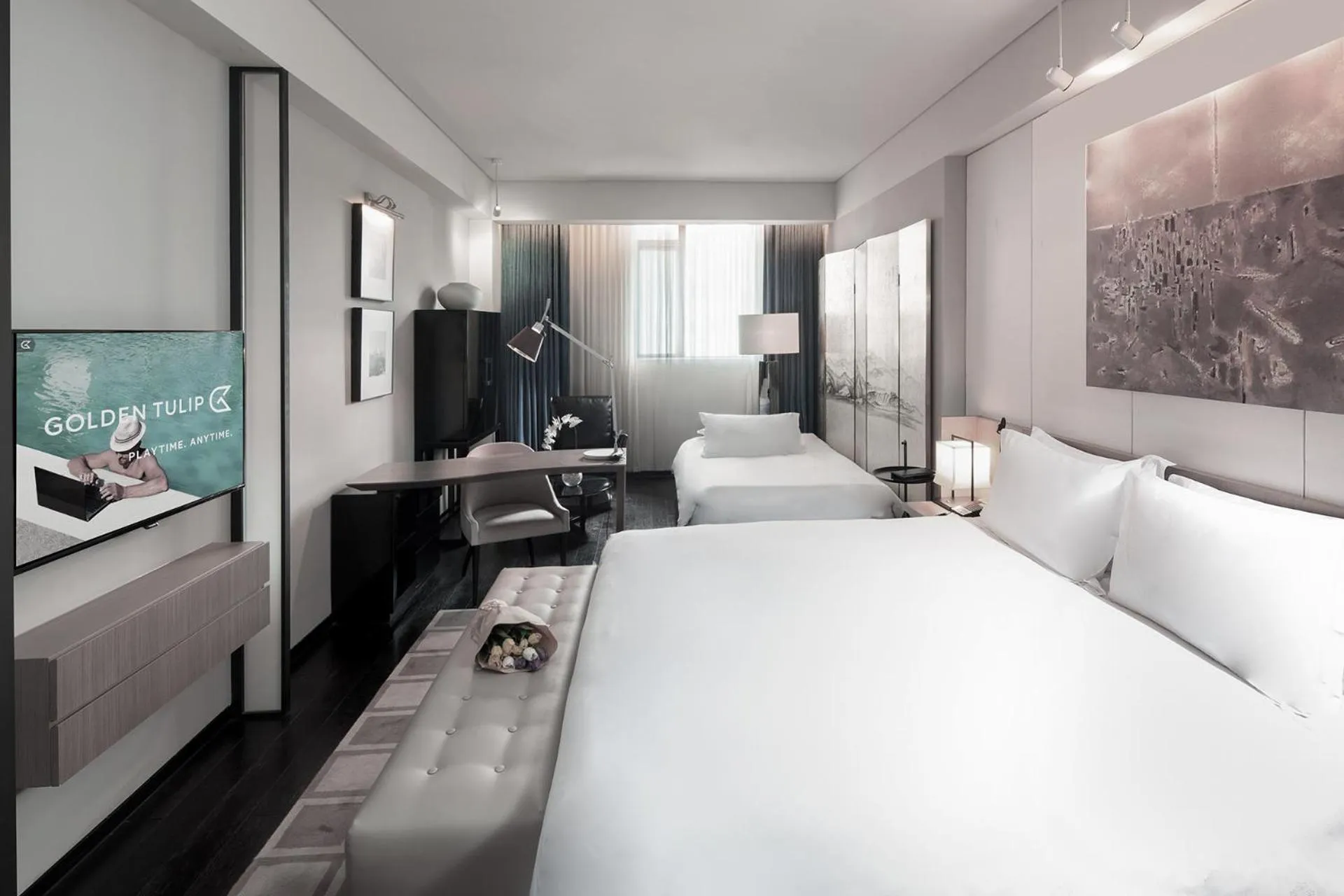 Photo of the whole room, Bed in Golden Tulip New Asia Hotel The Bund Shanghai