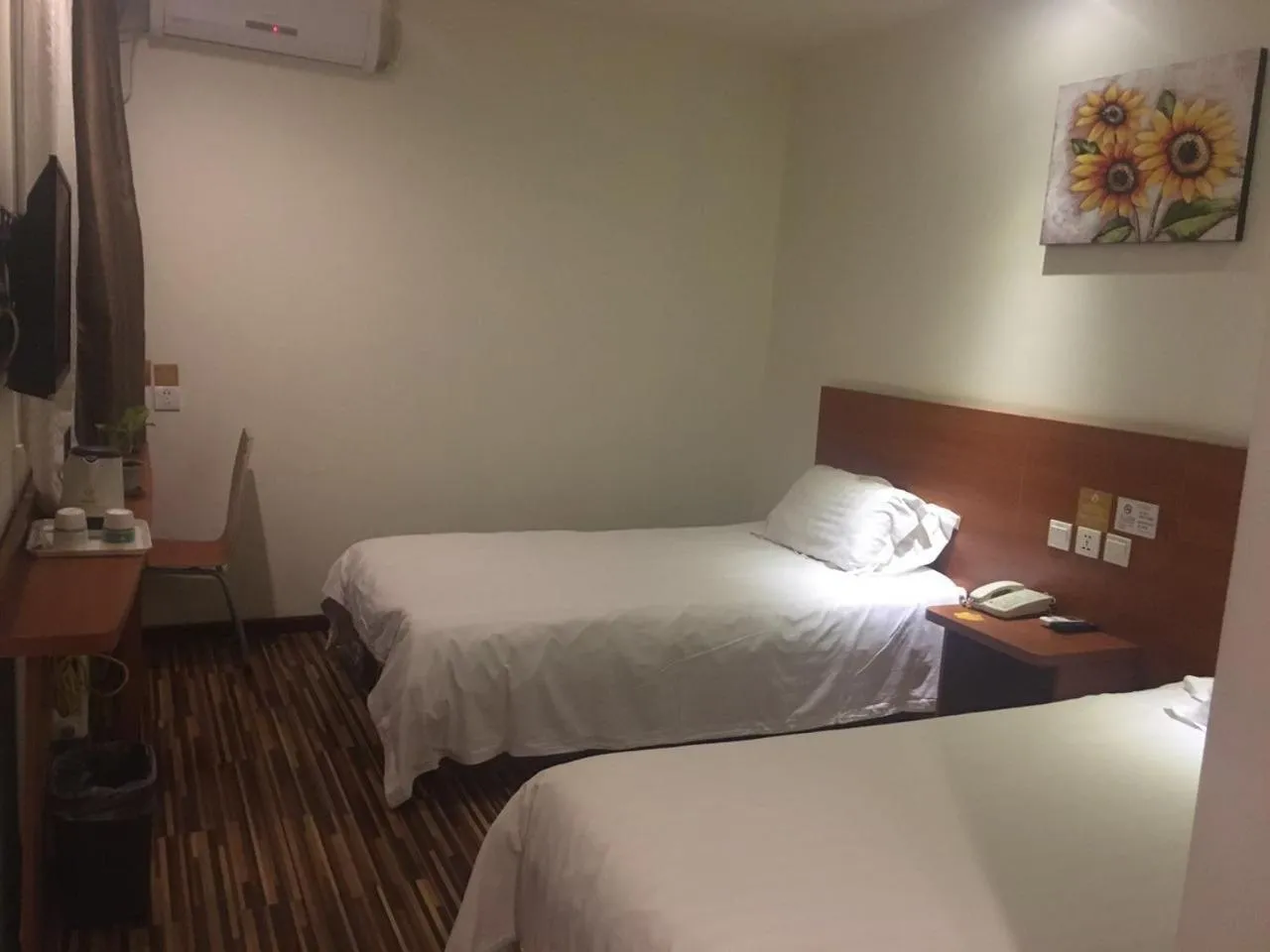 Photo of the whole room, Bed in Goldmet Inn Beojing Capital Airport Xinguozhan