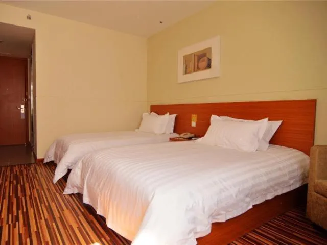 Bed in Jinjiang Inn Select Yantai Penglaige