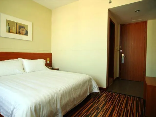 Bed in Jinjiang Inn Select Yantai Penglaige