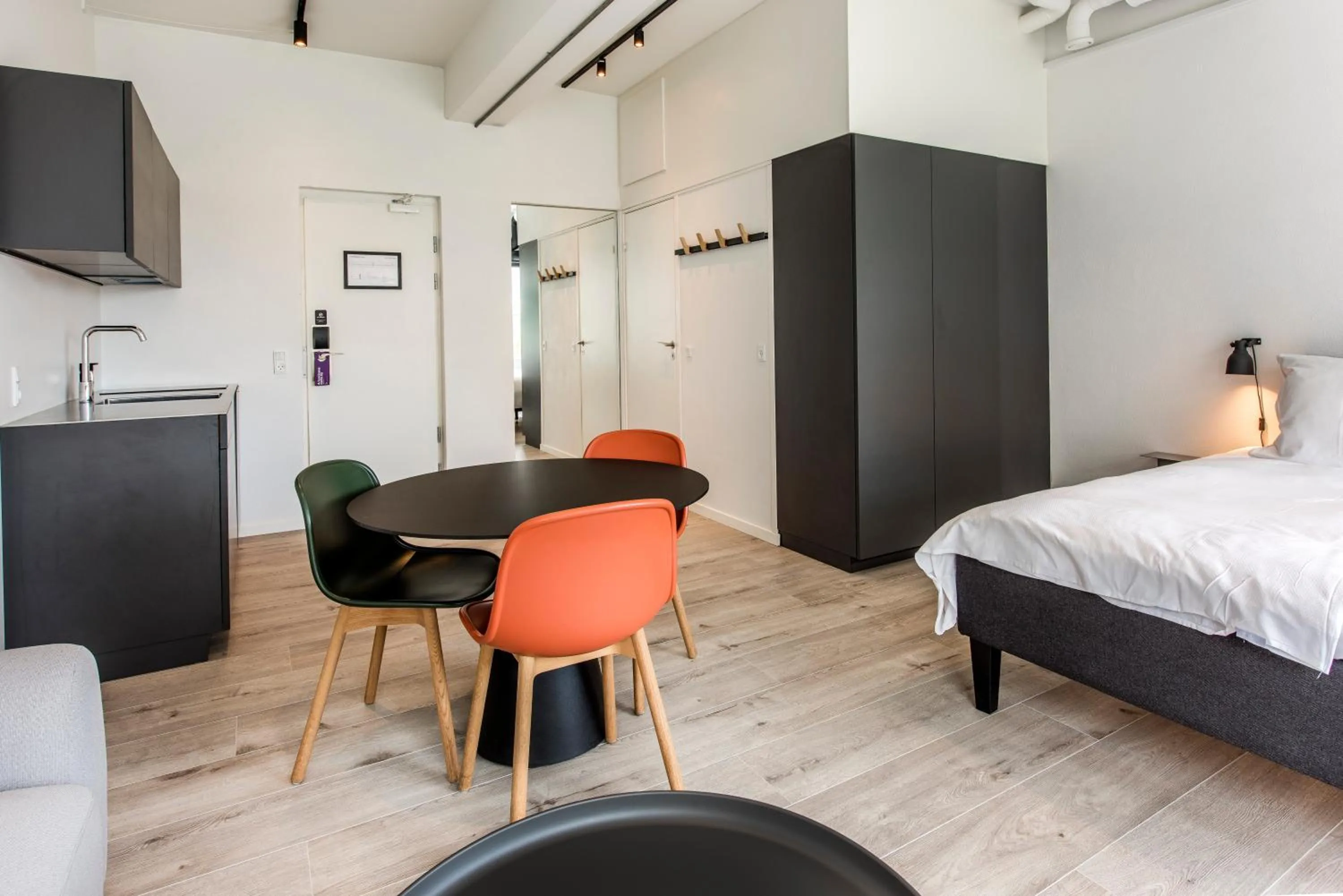 Dining area, Bed in CPH Studio Hotel