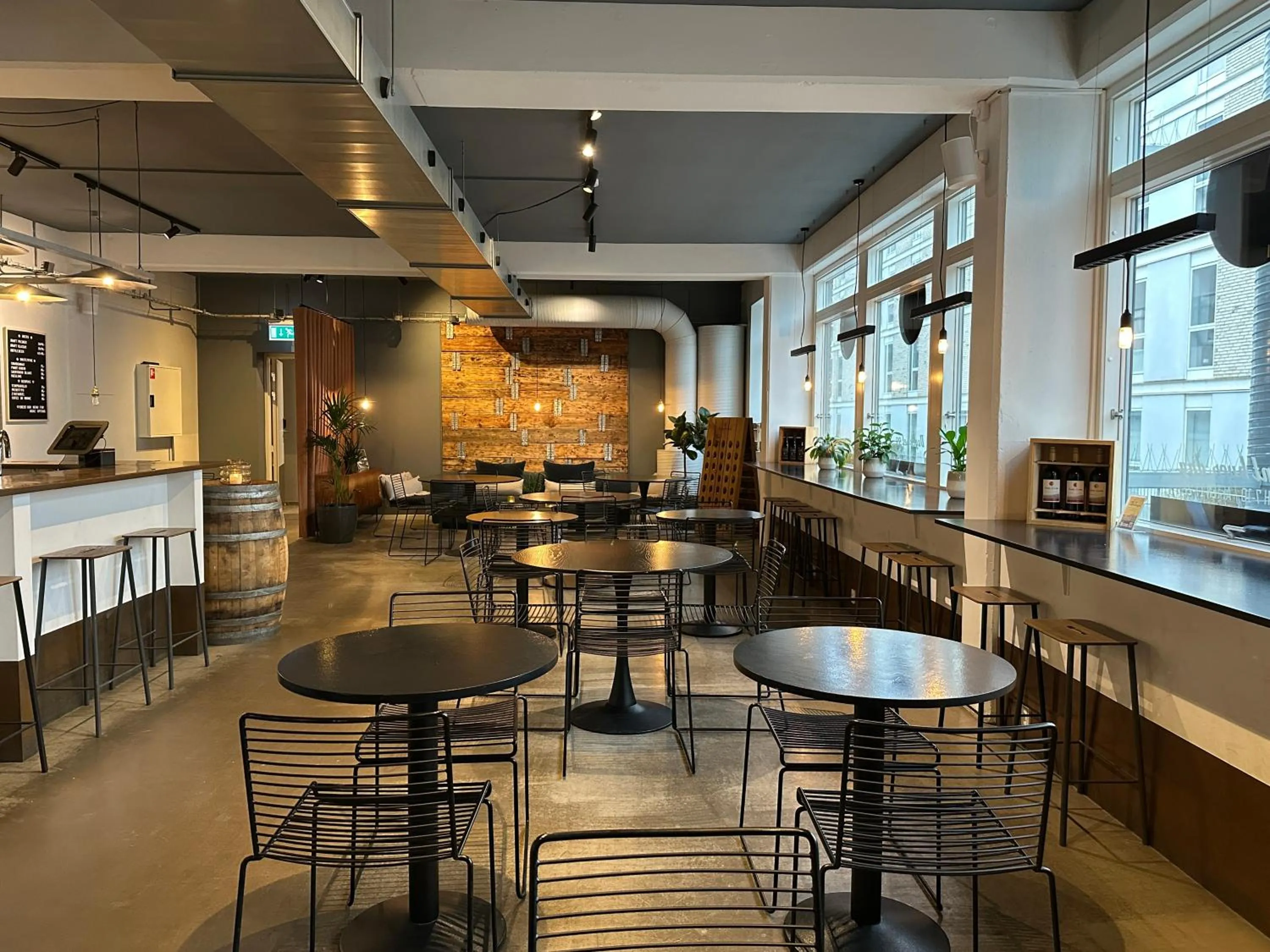 Restaurant/places to eat in CPH Studio Hotel