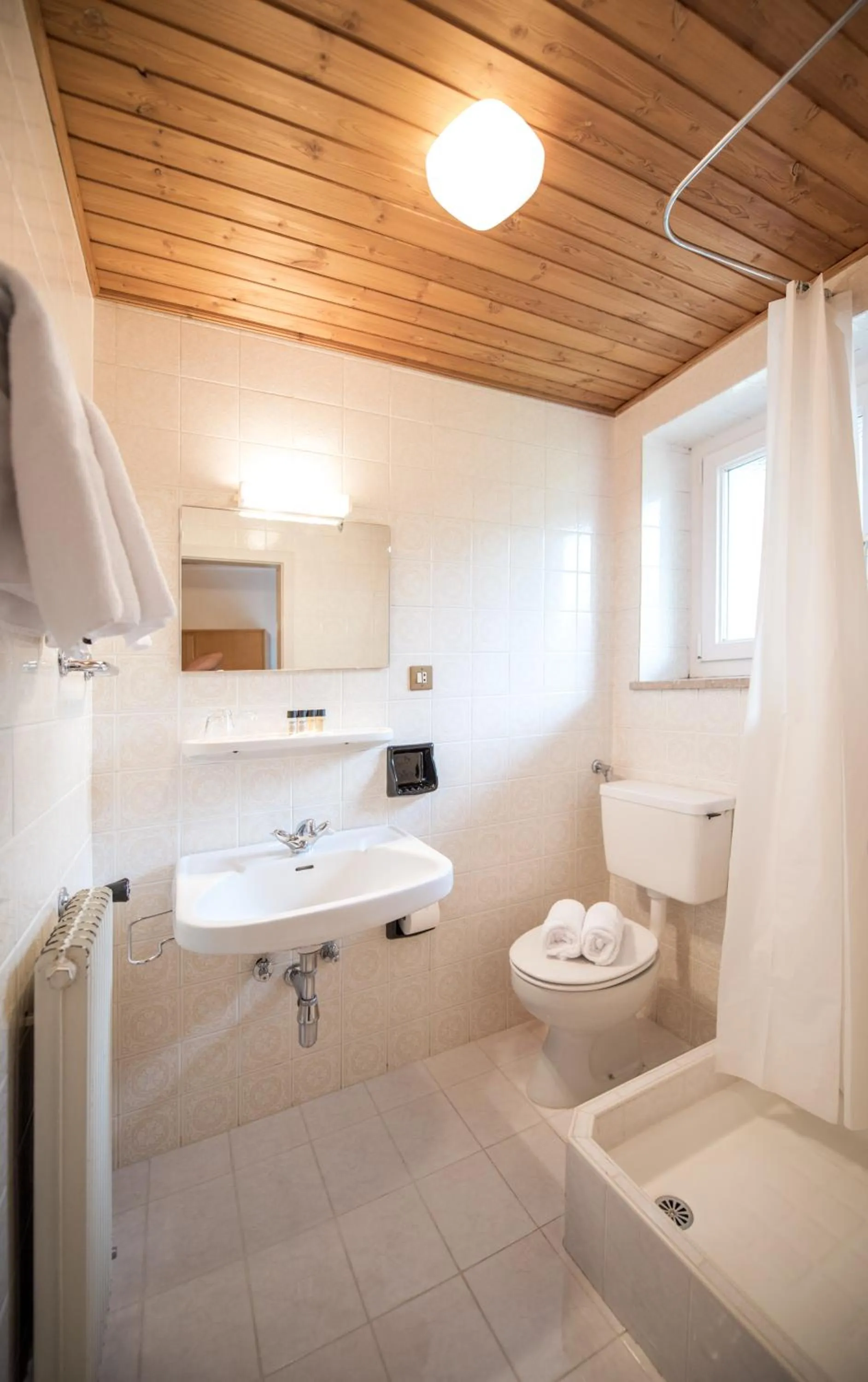 Bathroom in Alpin Garni die kleine Post