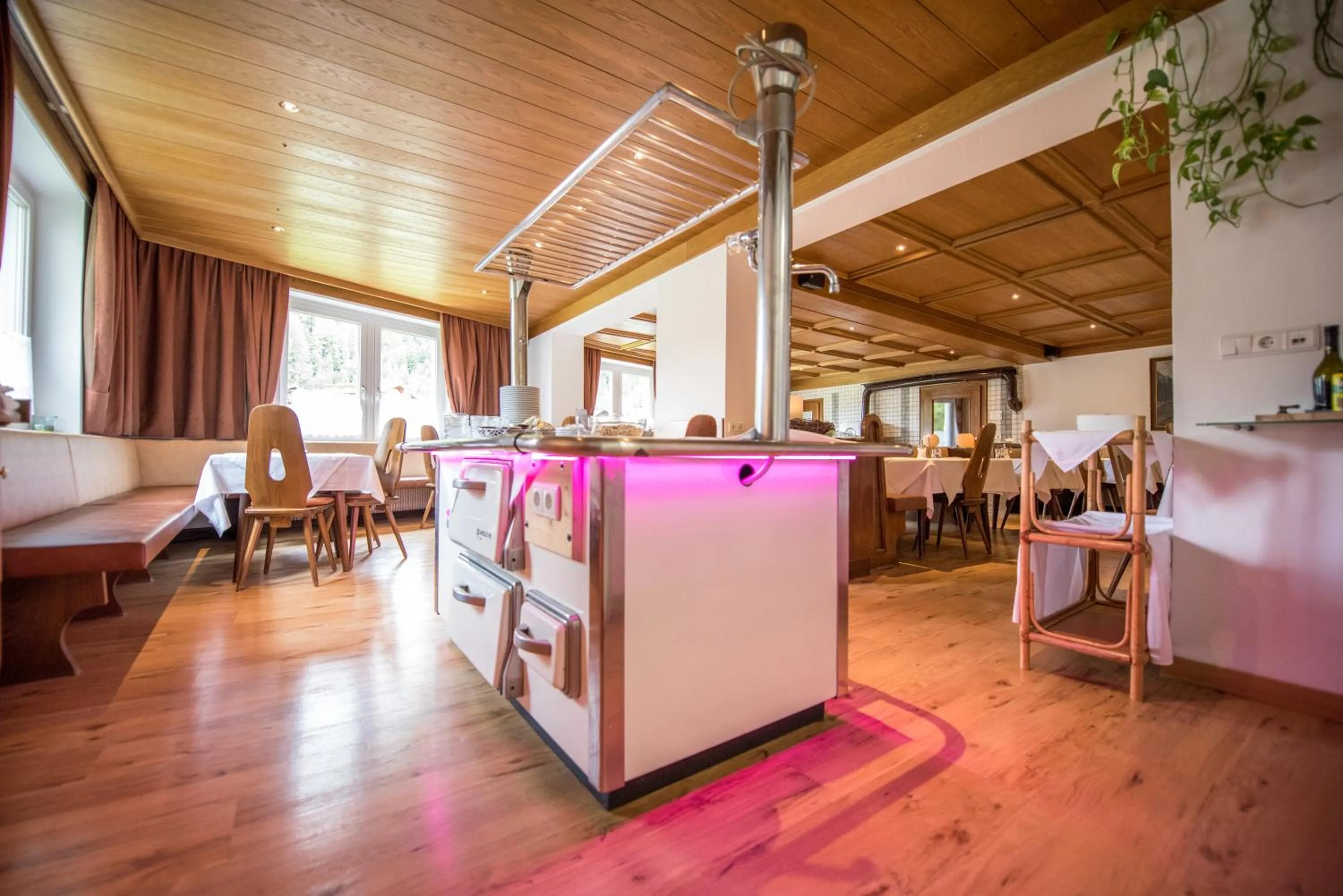 Buffet breakfast in Alpin Garni die kleine Post