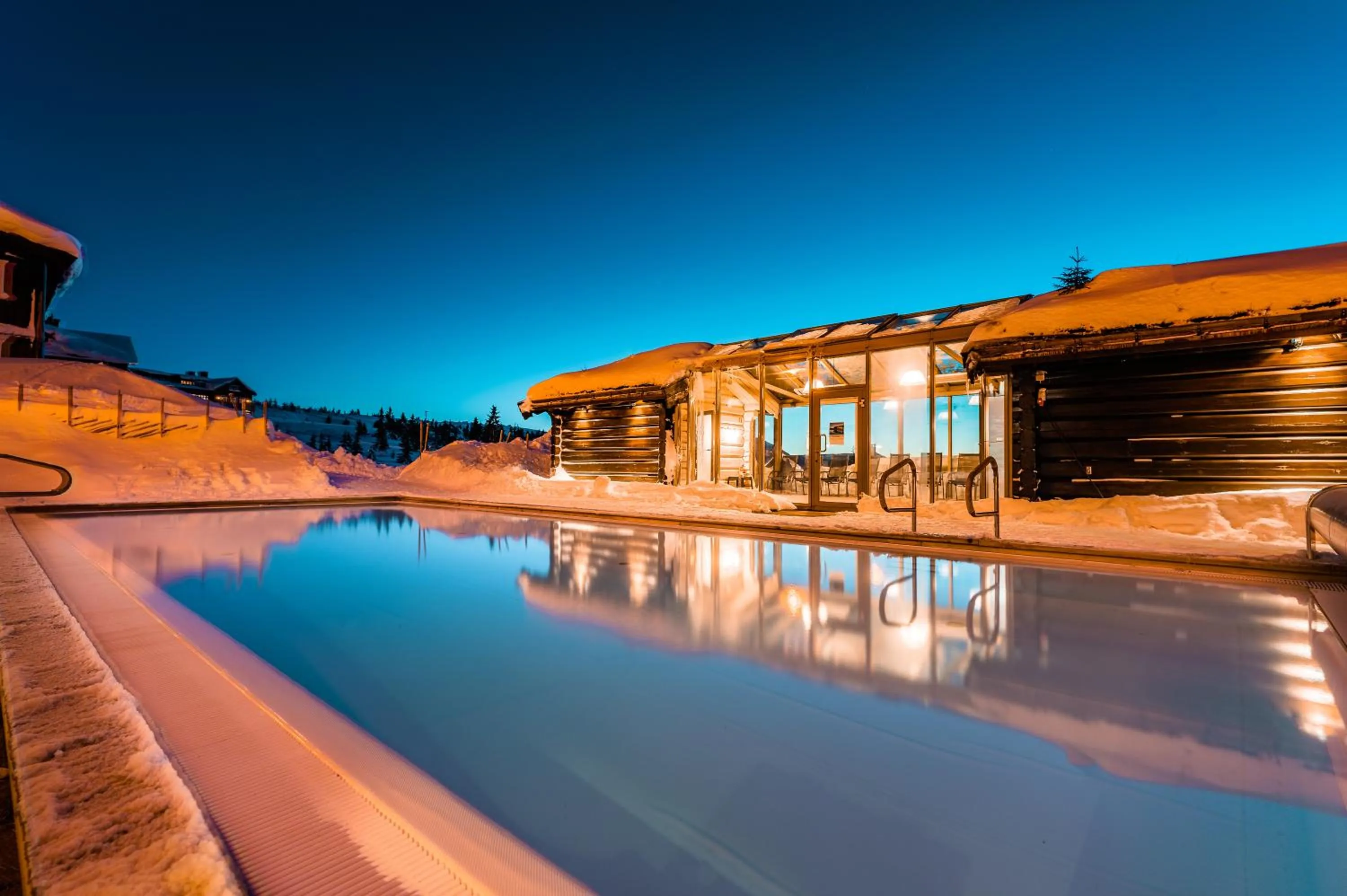 Pool view in Ilsetra Hotell