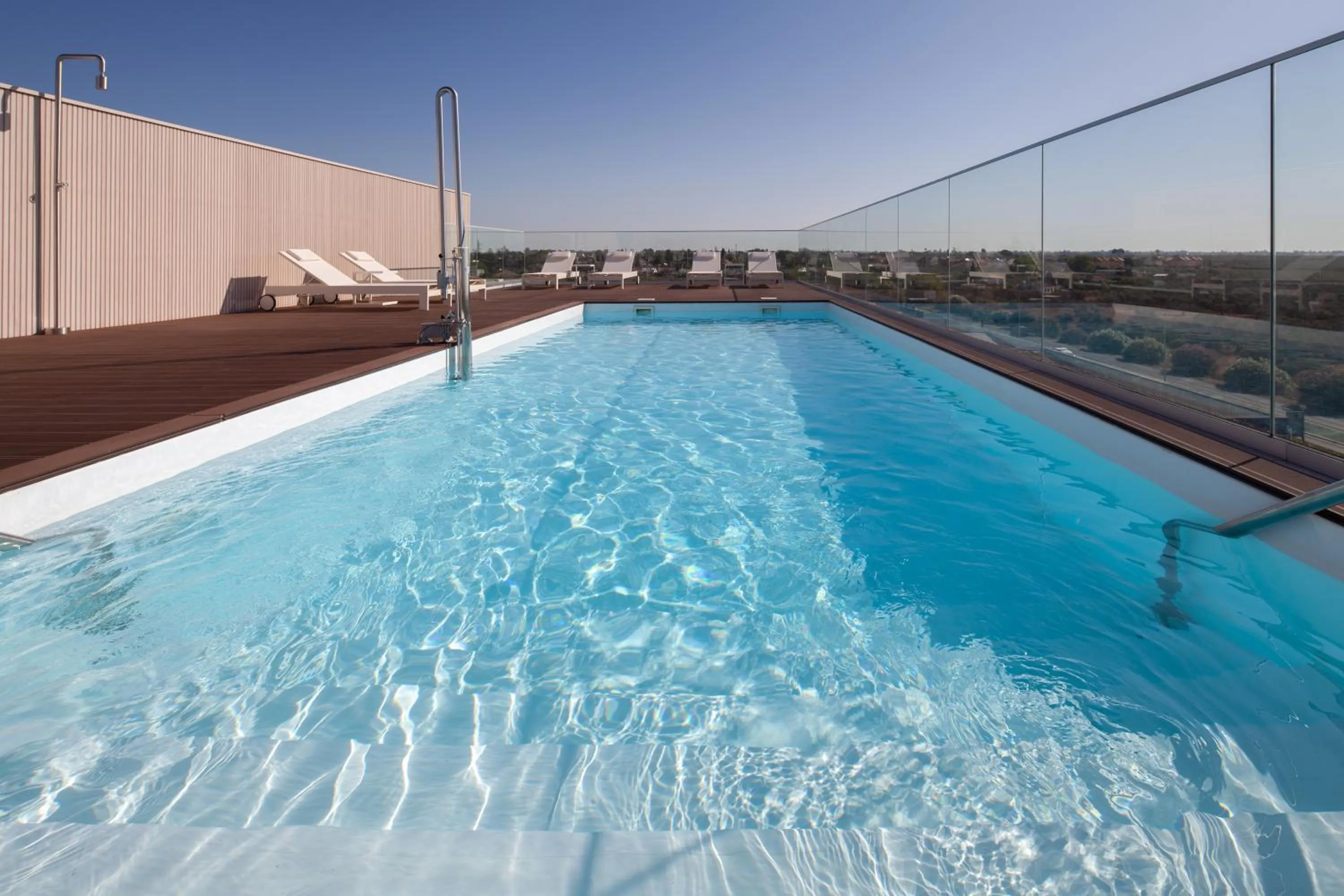 Swimming pool in Leflet Sanlucar