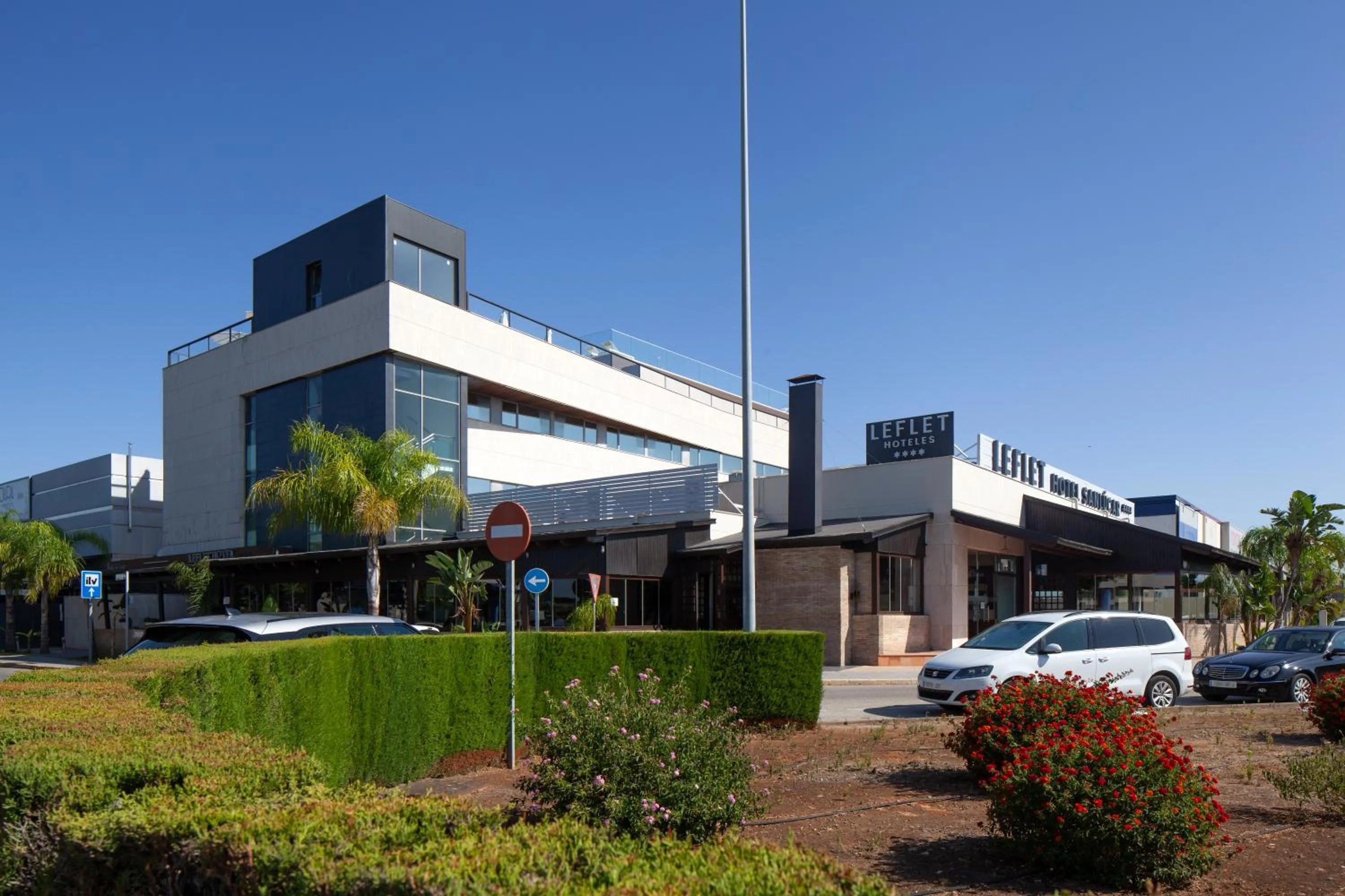 Property building in Leflet Sanlucar