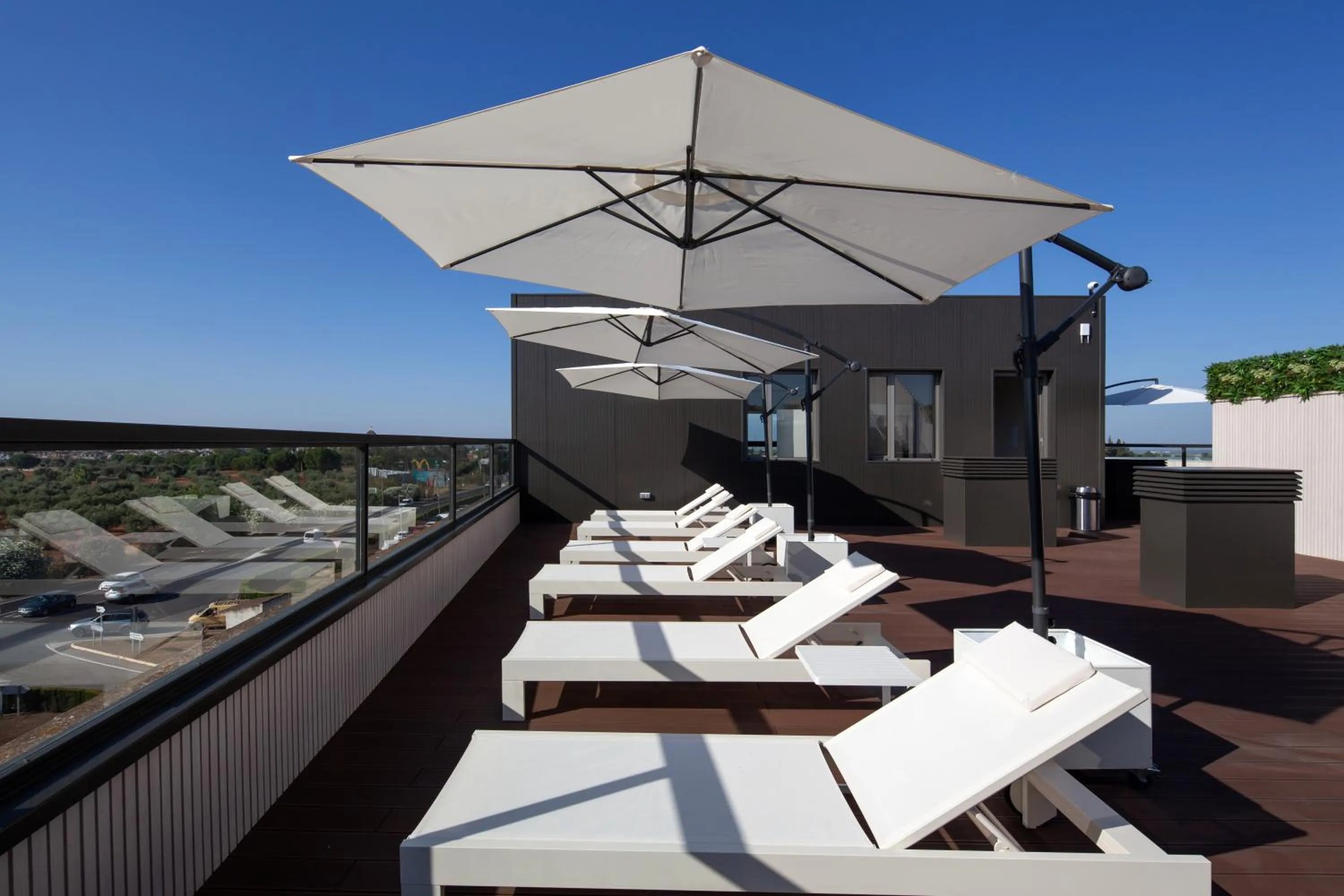 Swimming pool in Leflet Sanlucar