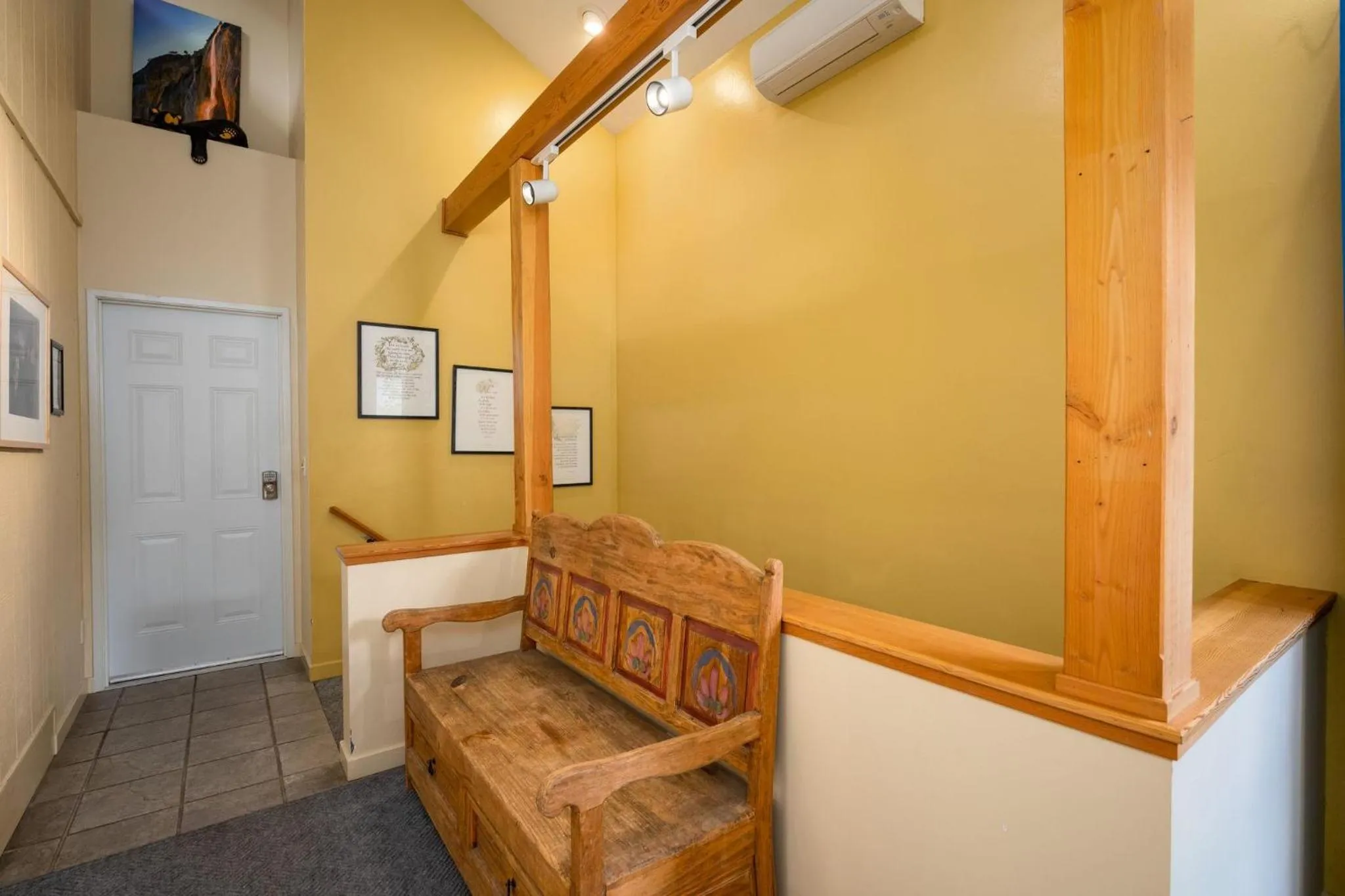 Falcons Nest (Upstairs)