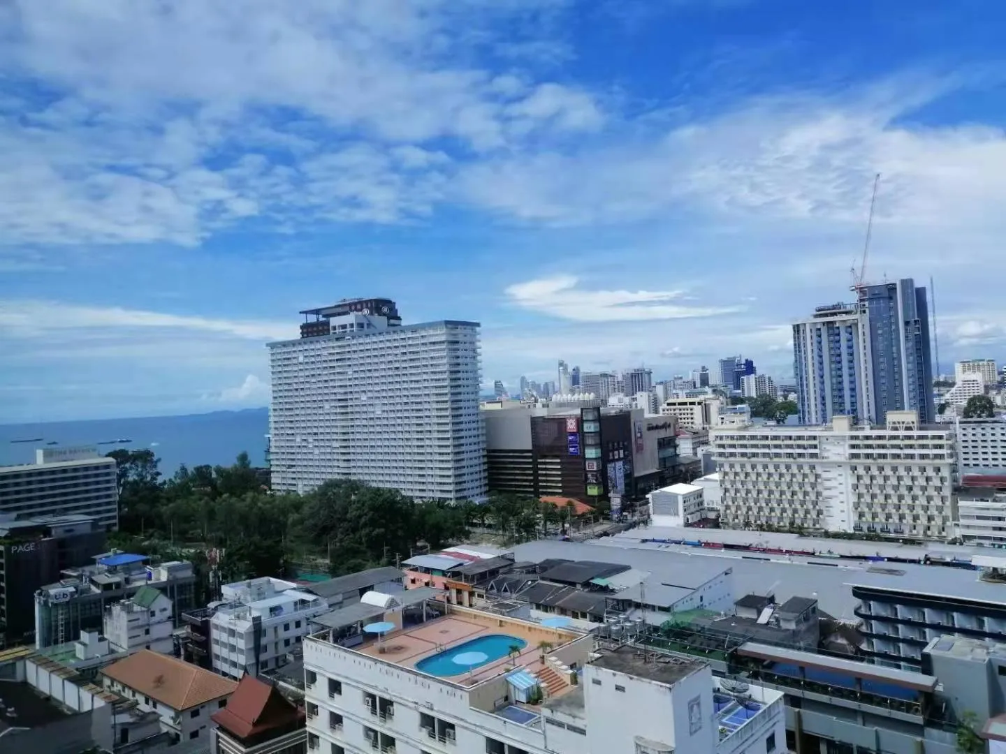 Sea view in Many Holiday The Base Condo