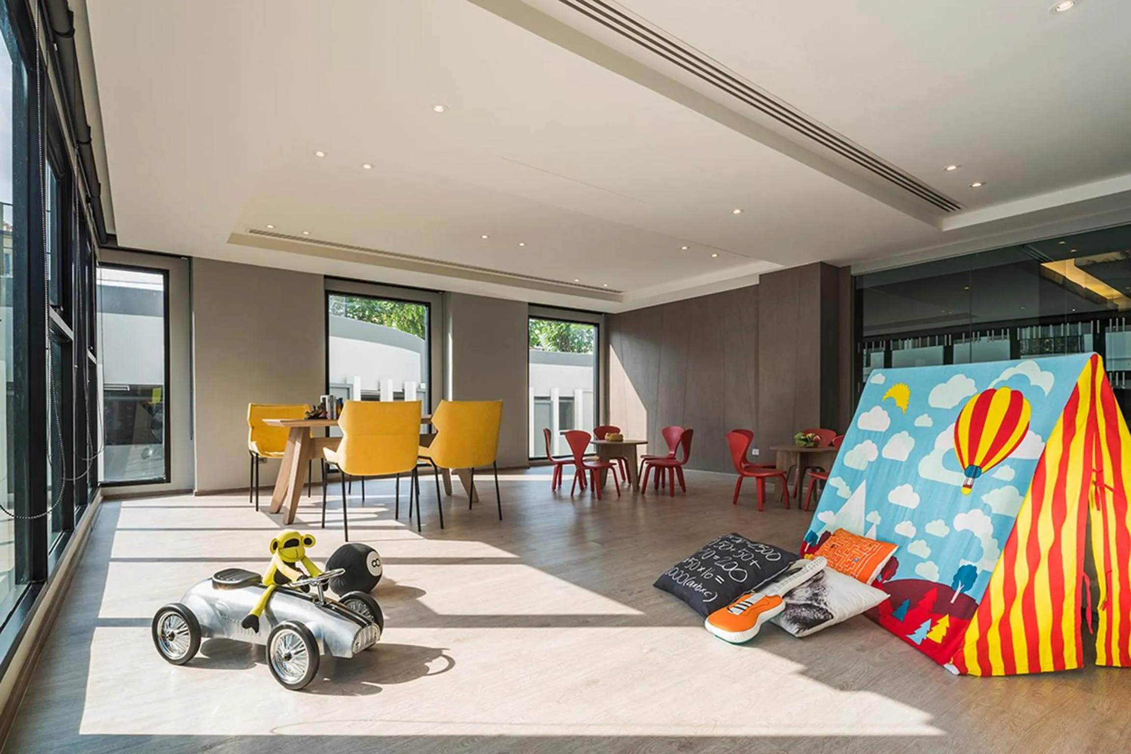 Property building in Many Holiday The Base Condo