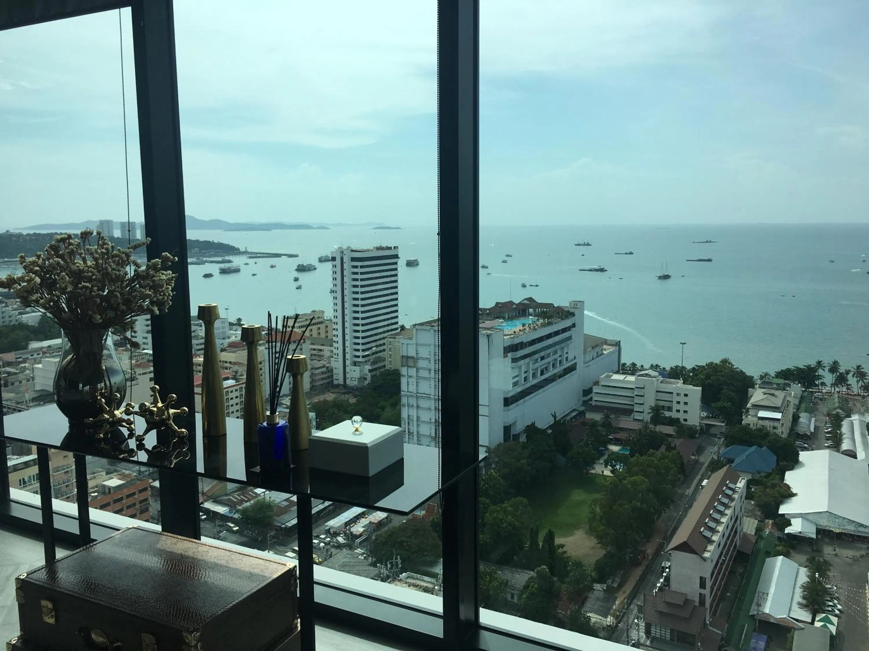 Day in Many Holiday The Base Condo