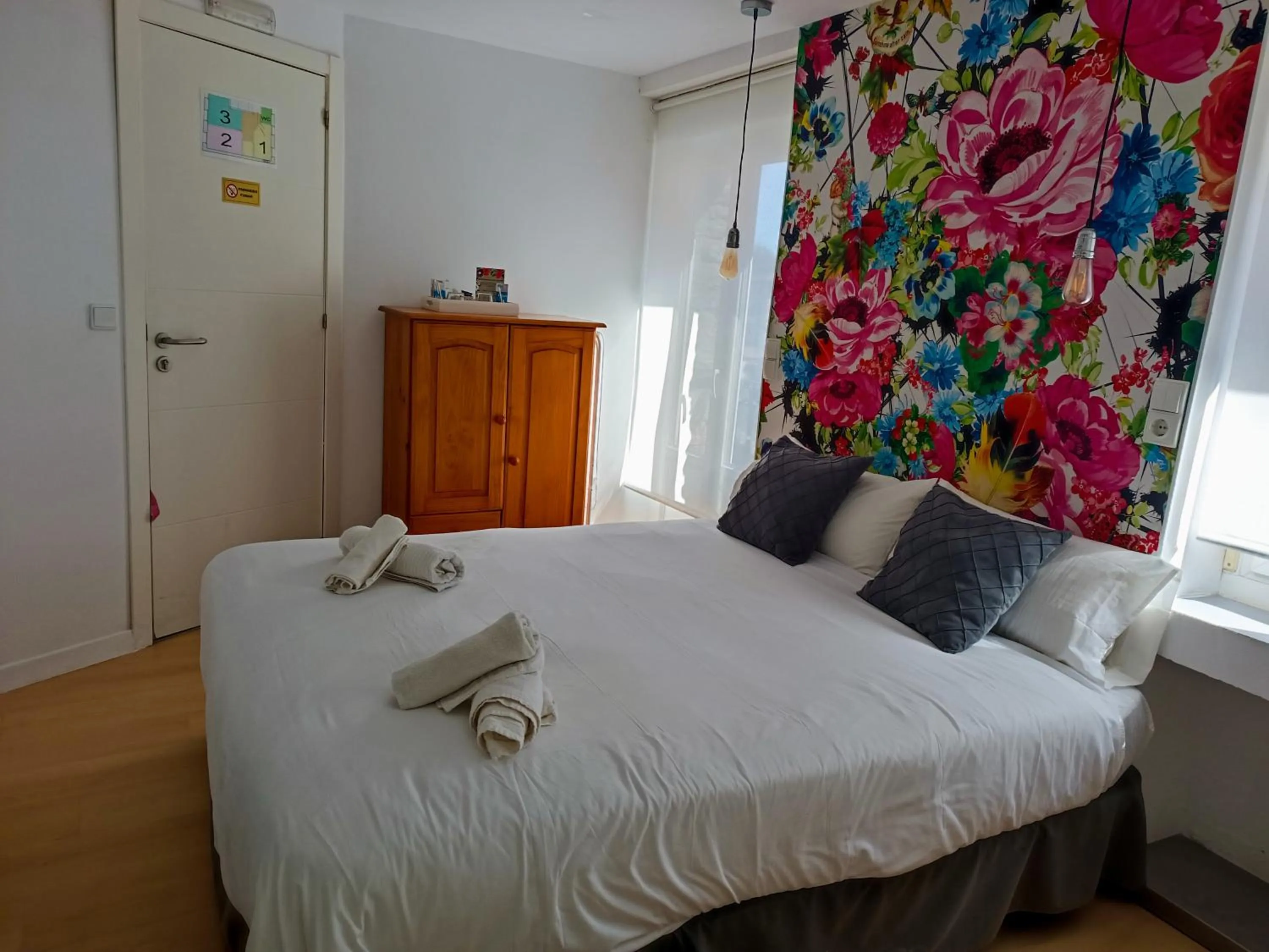 Photo of the whole room, Bed in Rin Rooms