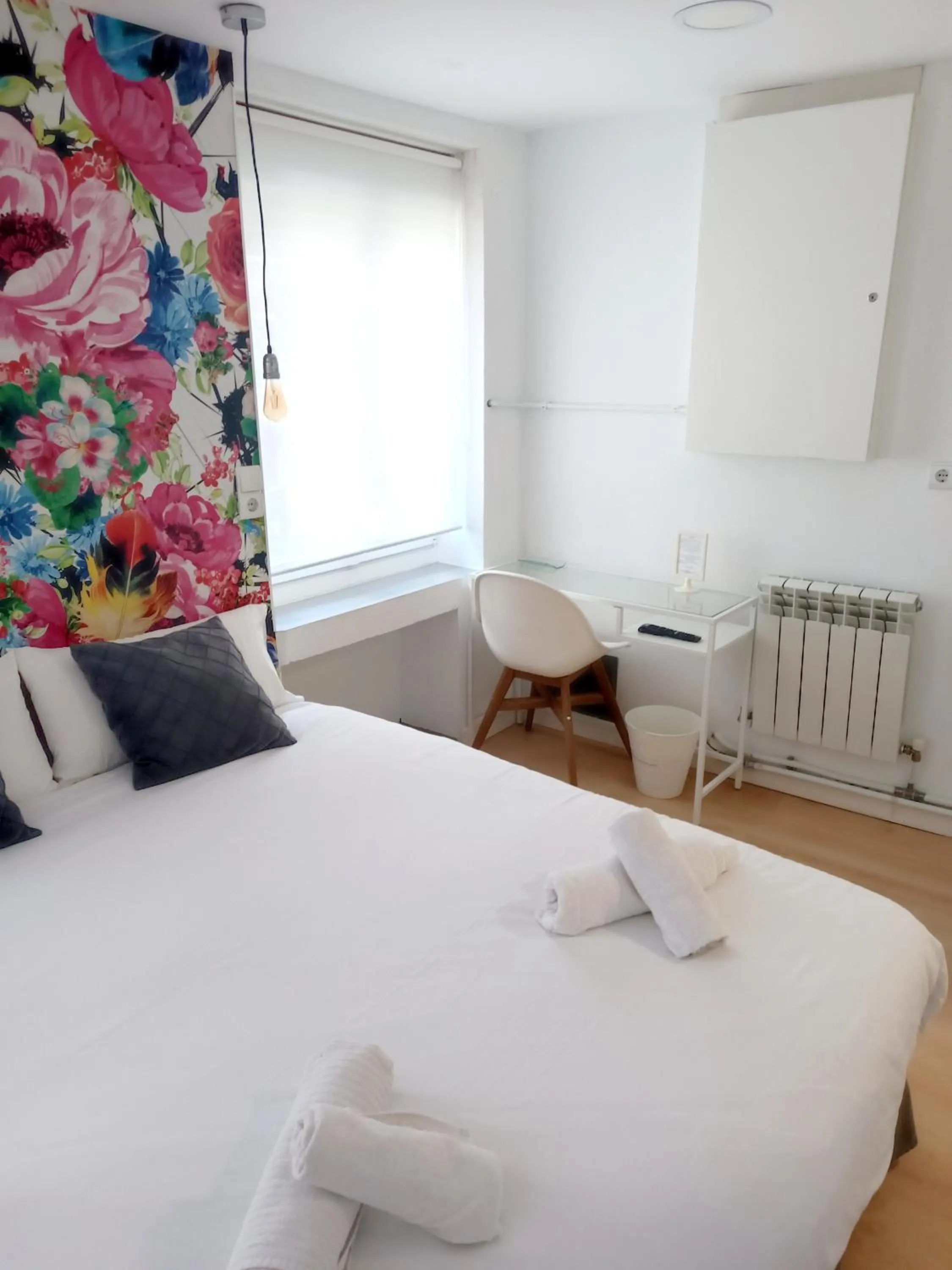 Photo of the whole room, Bed in Rin Rooms