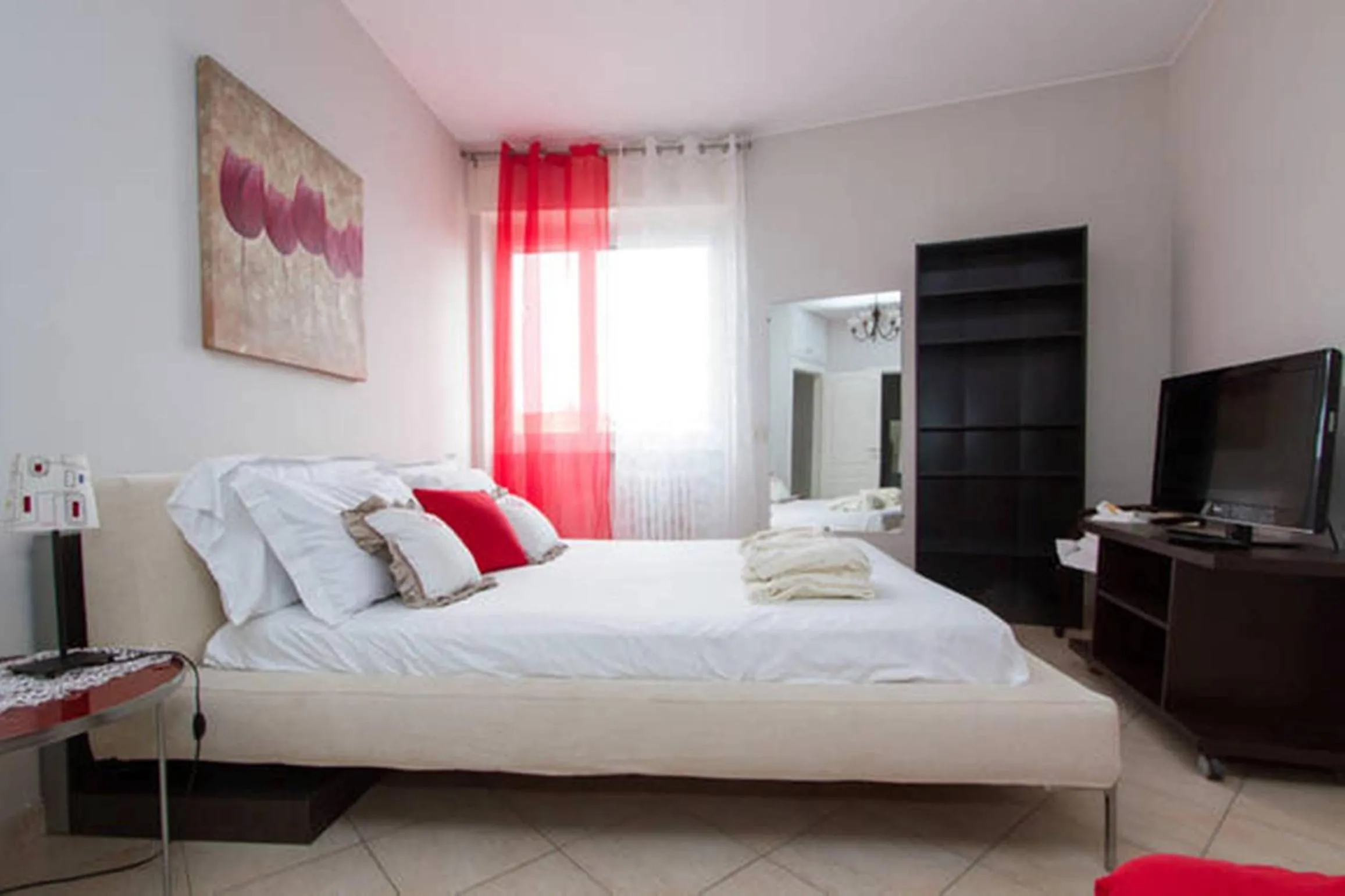 Photo of the whole room, Bed in Angelica House