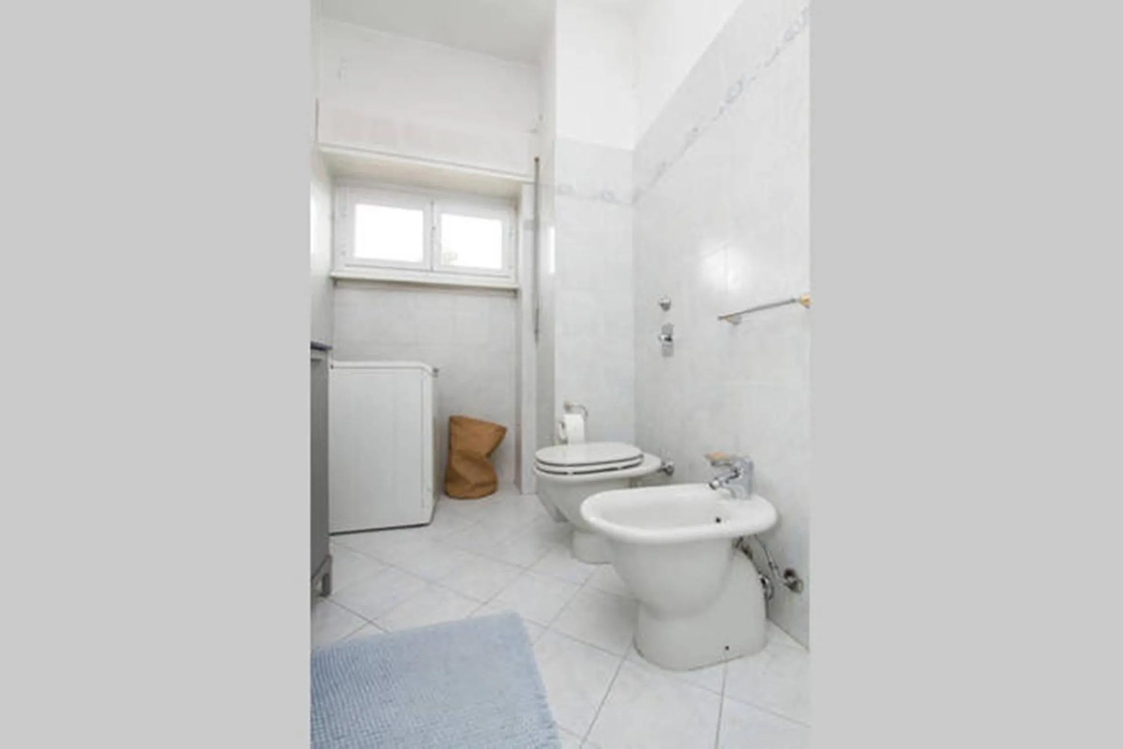 Bathroom in Angelica House
