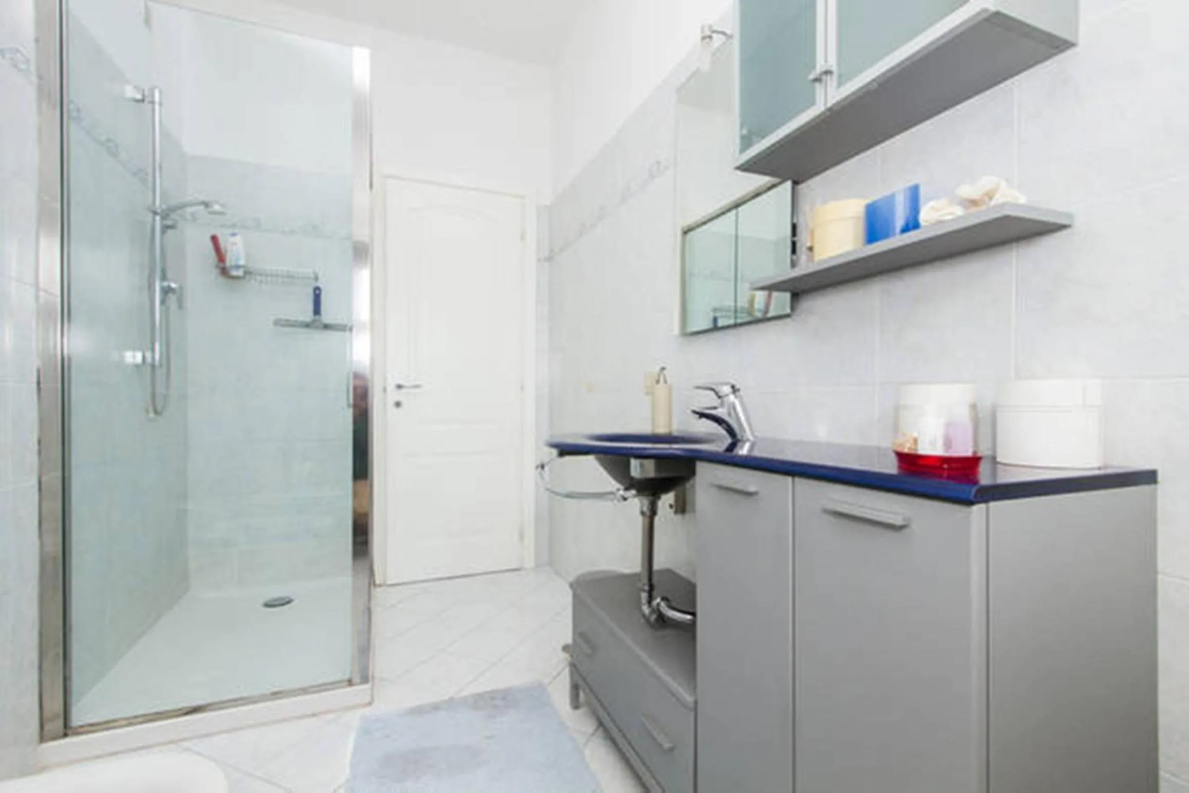 Shower in Angelica House