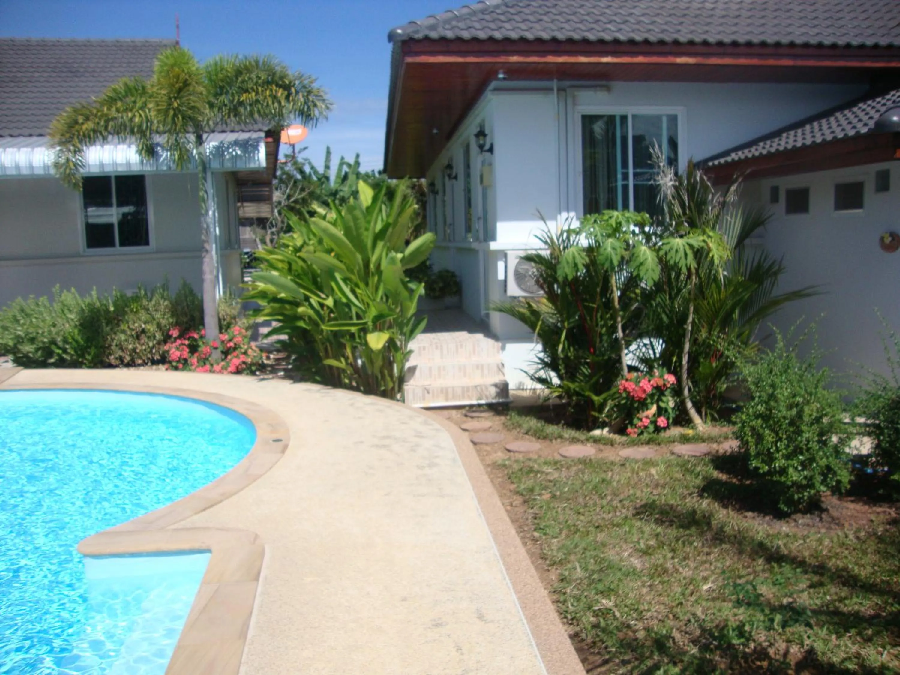 Facade/entrance in Nuch's Apple Guest House