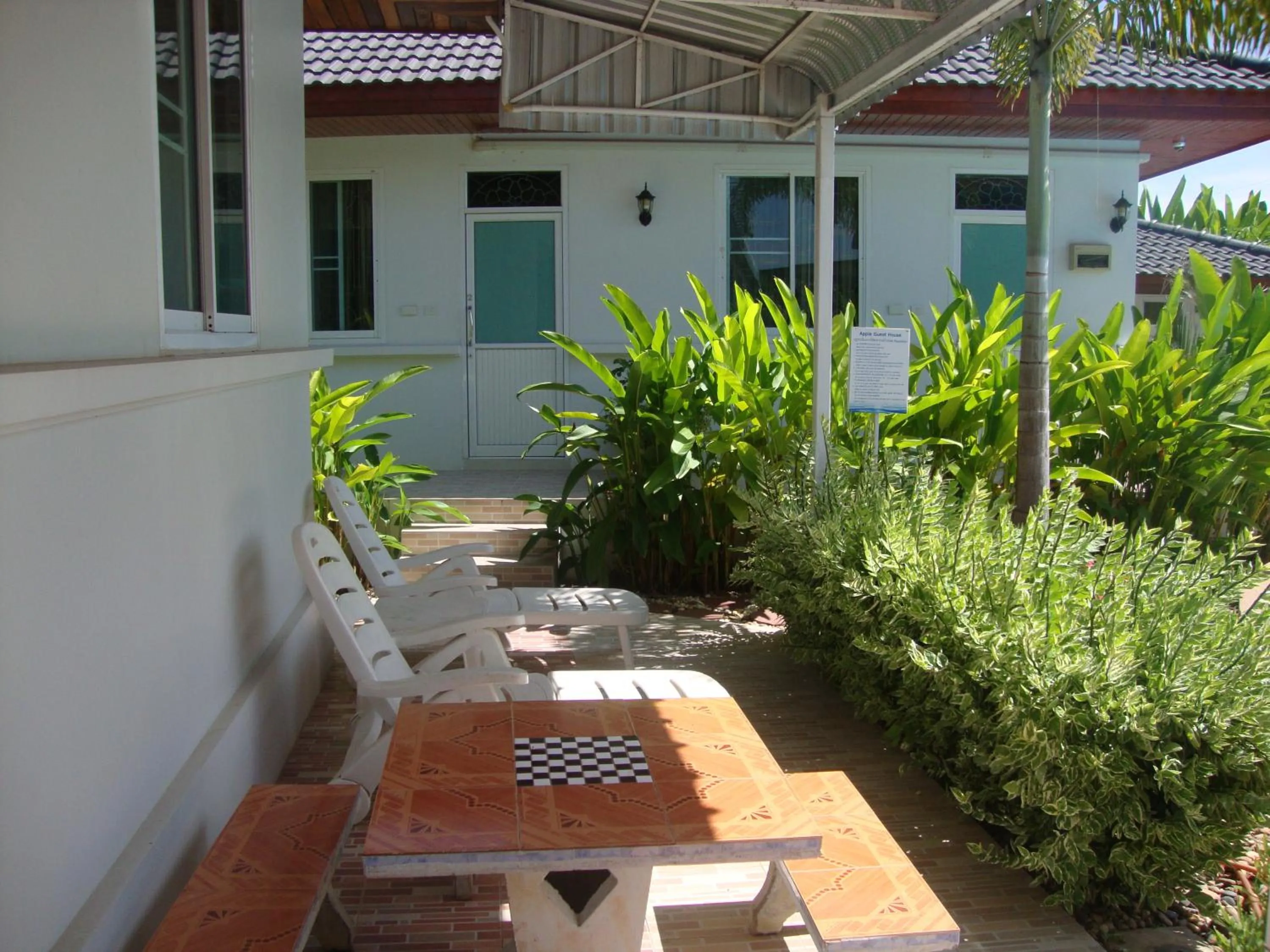 Property building in Nuch's Apple Guest House