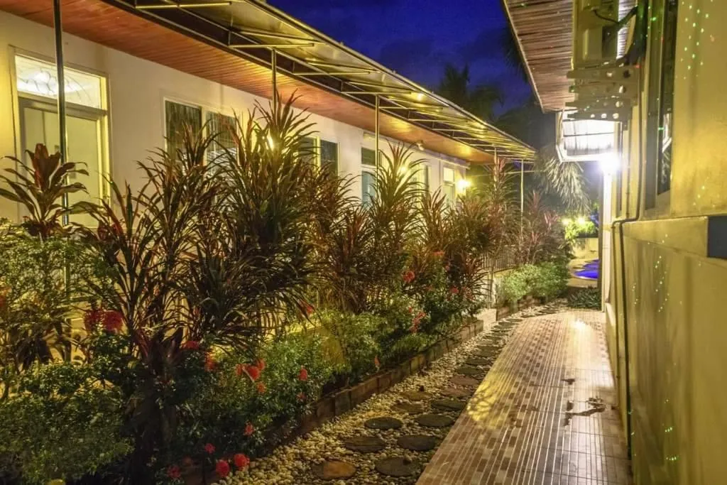 Property building in Nuch's Apple Guest House