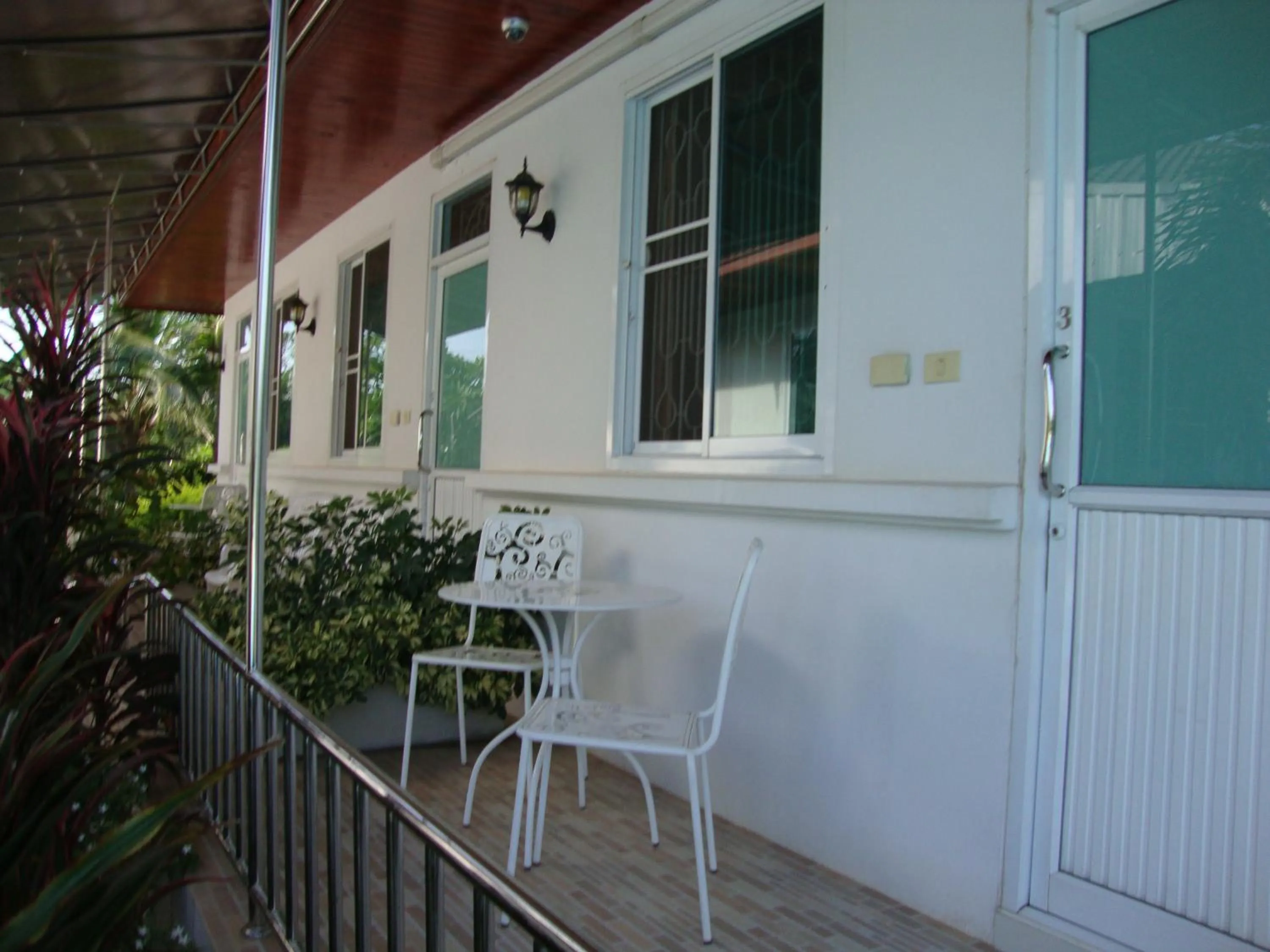 Facade/entrance in Nuch's Apple Guest House