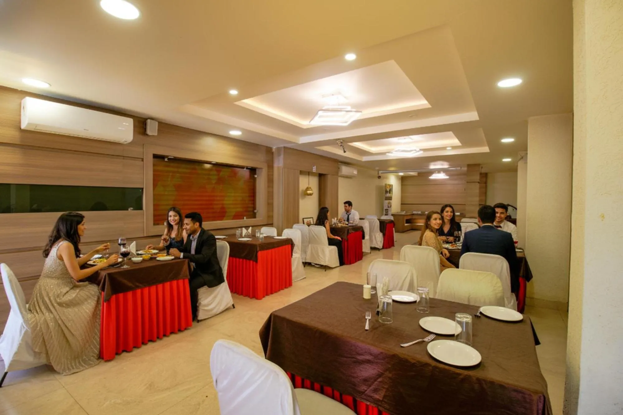 Restaurant/places to eat in FabHotel Kamla Regency